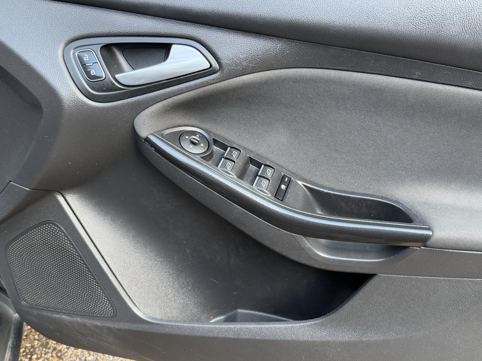 Ford Focus 1.0T EcoBoost Titanium Hatchback 5dr Petrol Manual Euro 6 (s/s) (125 ps)