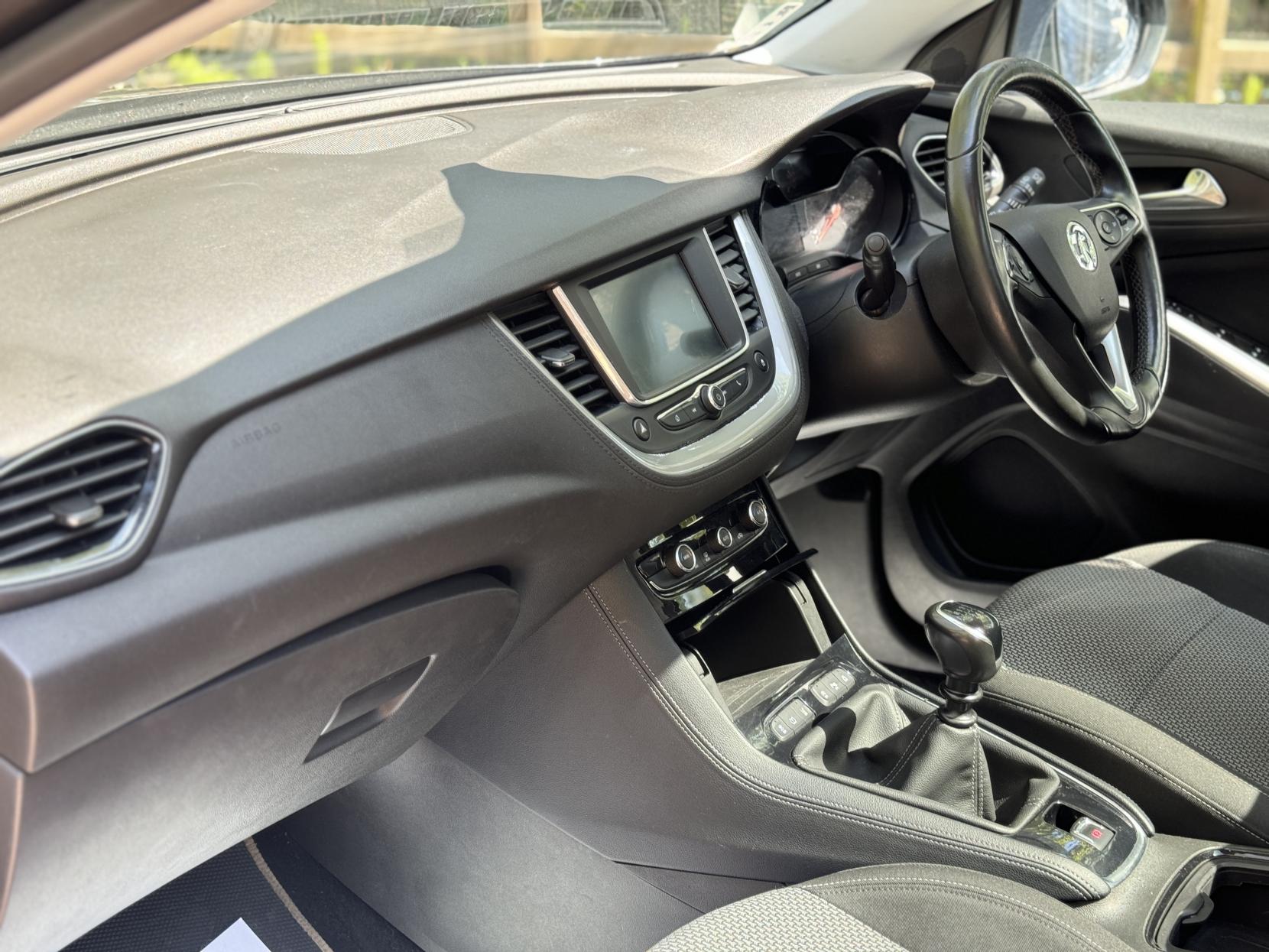 Vauxhall Grandland X 1.2 Turbo SE SUV 5dr Petrol Manual Euro 6 (s/s) (130 ps)