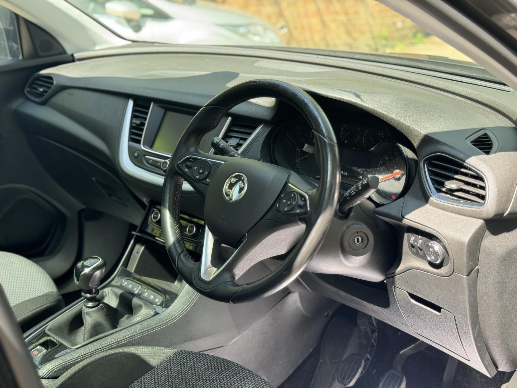 Vauxhall Grandland X 1.2 Turbo SE SUV 5dr Petrol Manual Euro 6 (s/s) (130 ps)