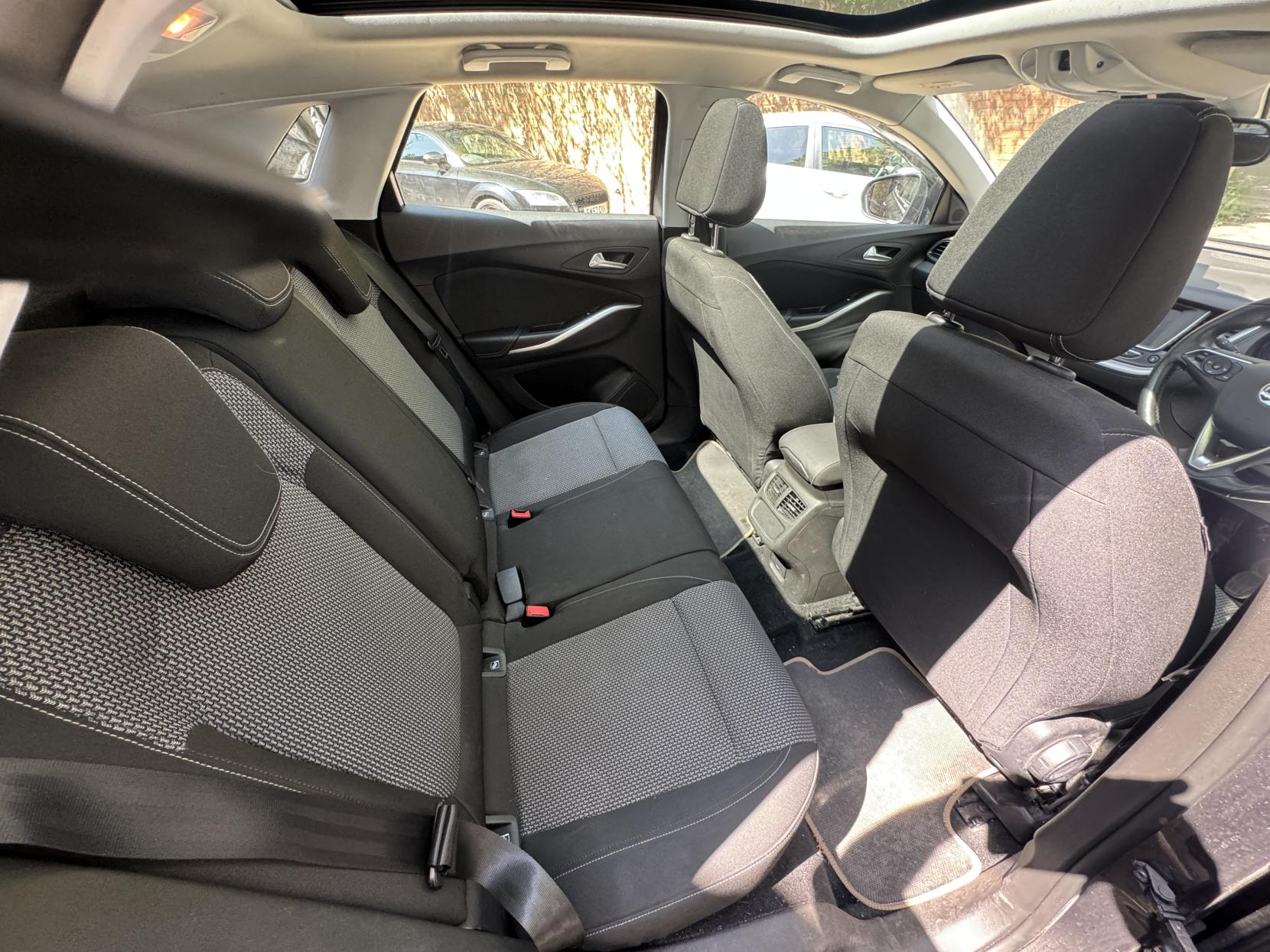 Vauxhall Grandland X 1.2 Turbo SE SUV 5dr Petrol Manual Euro 6 (s/s) (130 ps)