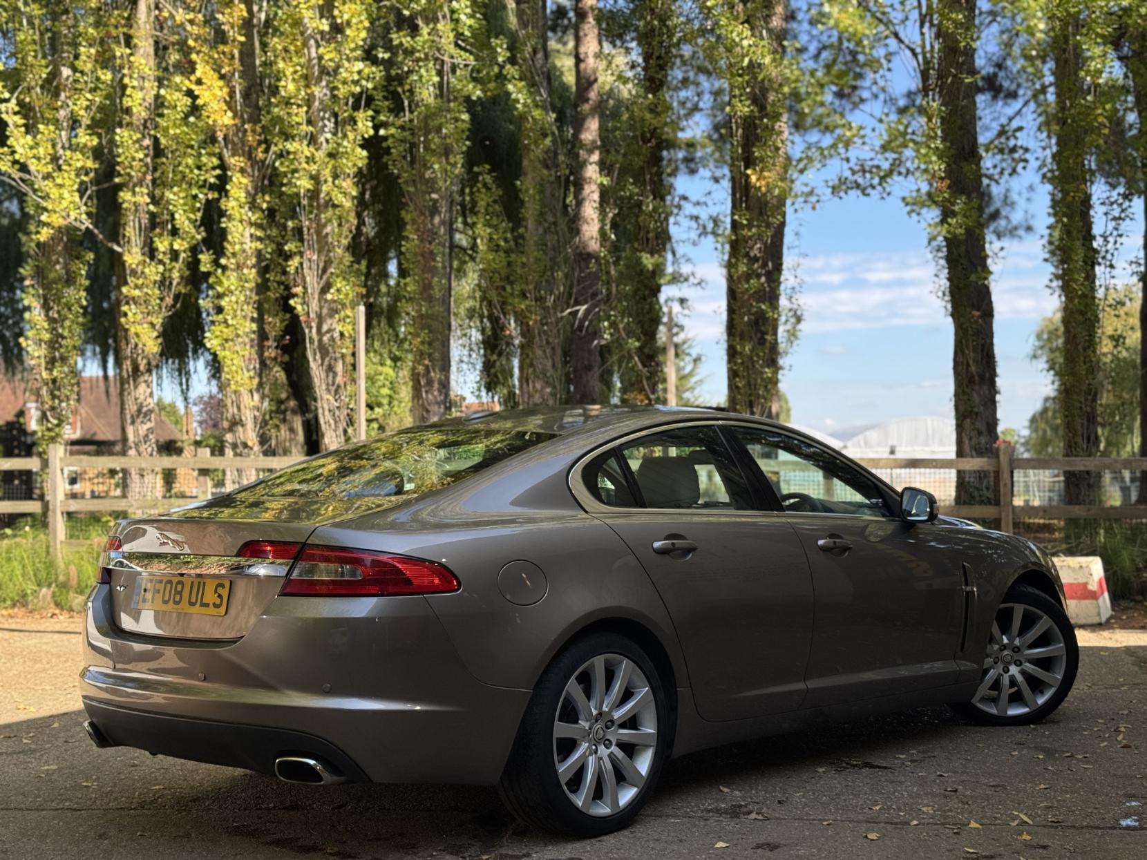 Jaguar XF 2.7d V6 Premium Luxury Saloon 4dr Diesel Auto Euro 4 (207 ps)