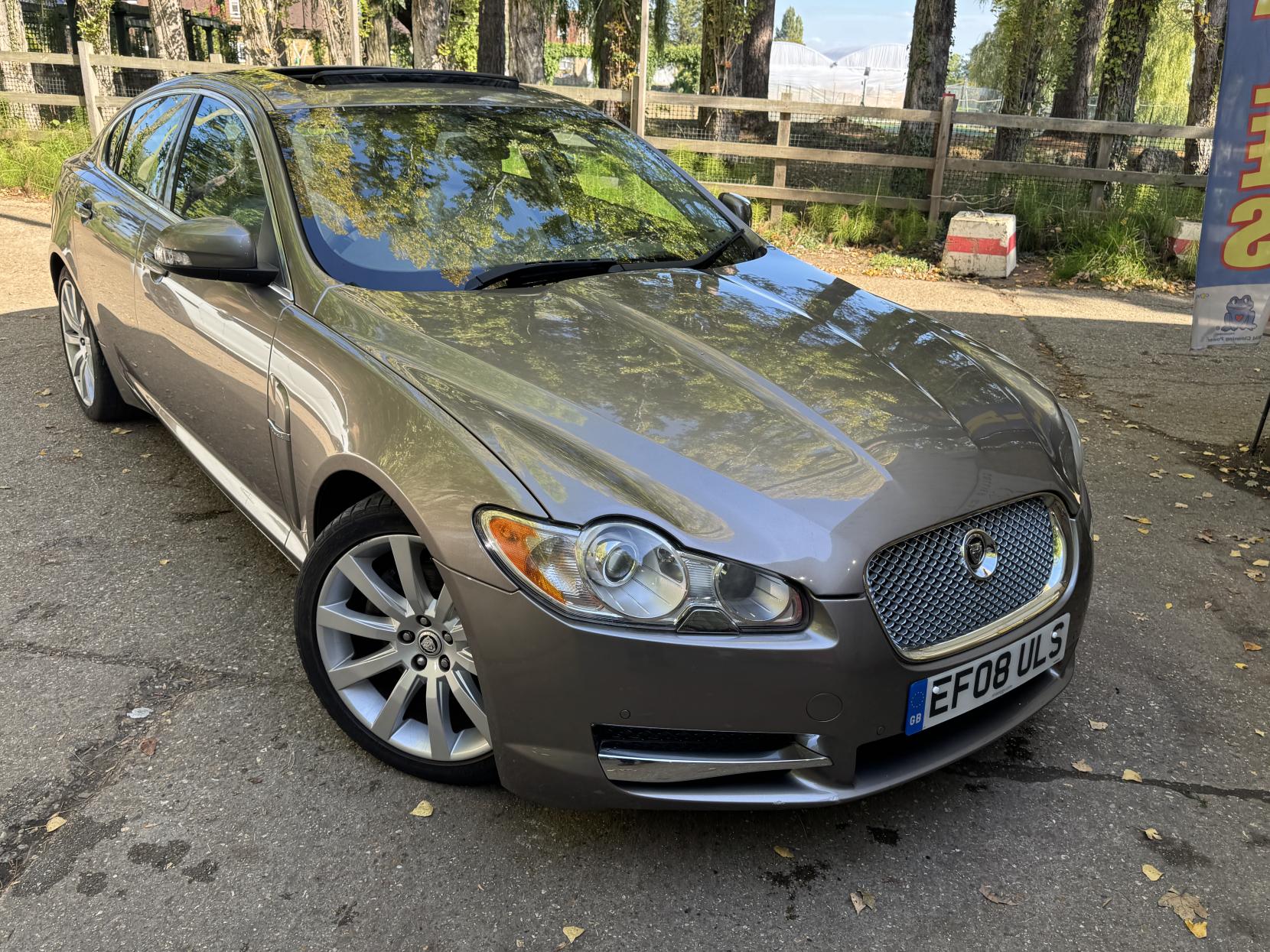 Jaguar XF 2.7d V6 Premium Luxury Saloon 4dr Diesel Auto Euro 4 (207 ps)