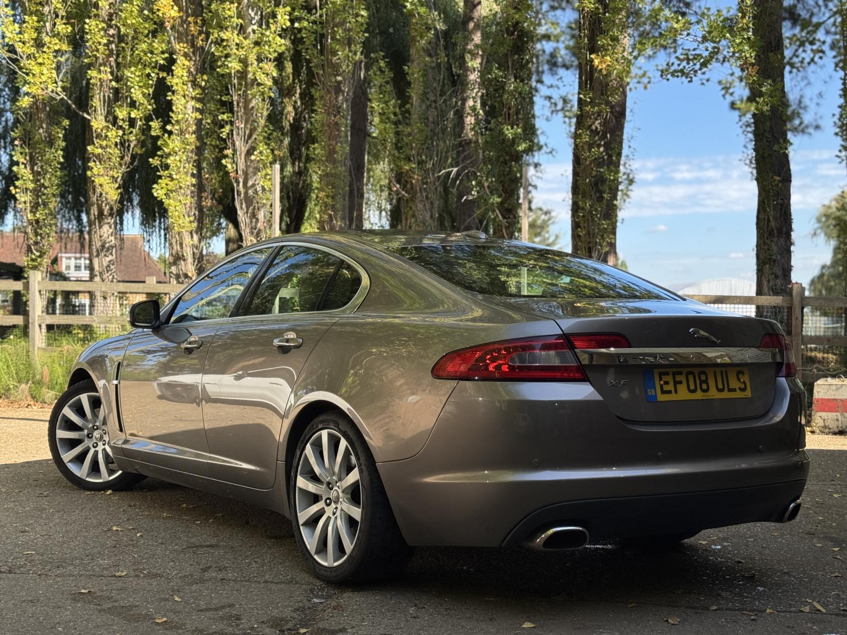 Jaguar XF 2.7d V6 Premium Luxury Saloon 4dr Diesel Auto Euro 4 (207 ps)