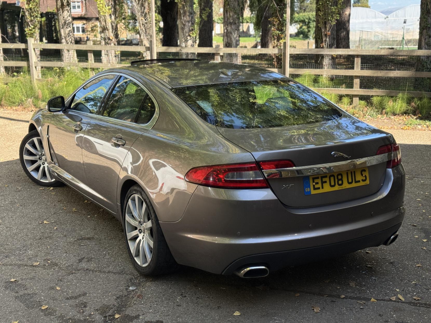 Jaguar XF 2.7d V6 Premium Luxury Saloon 4dr Diesel Auto Euro 4 (207 ps)