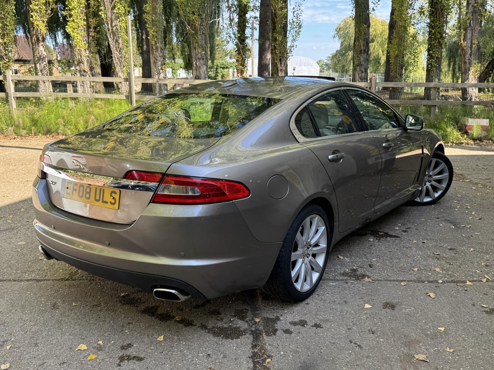 Jaguar XF 2.7d V6 Premium Luxury Saloon 4dr Diesel Auto Euro 4 (207 ps)