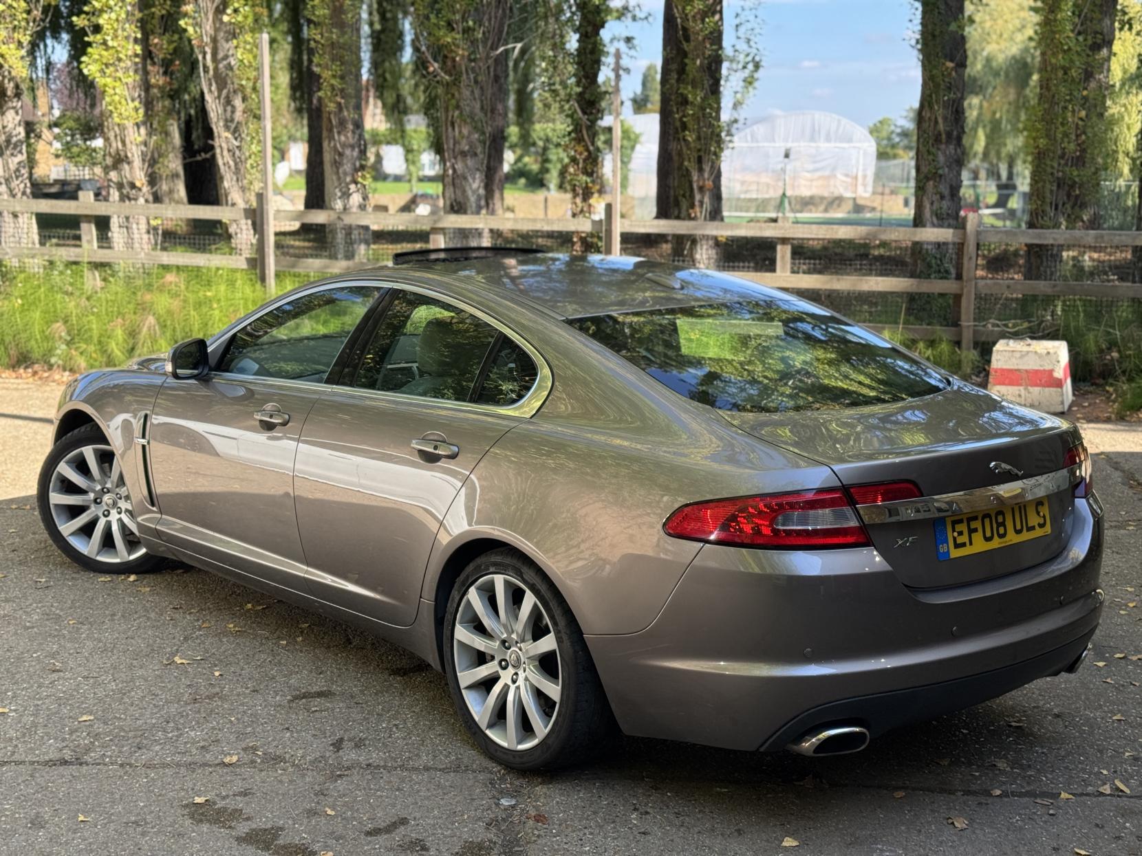 Jaguar XF 2.7d V6 Premium Luxury Saloon 4dr Diesel Auto Euro 4 (207 ps)