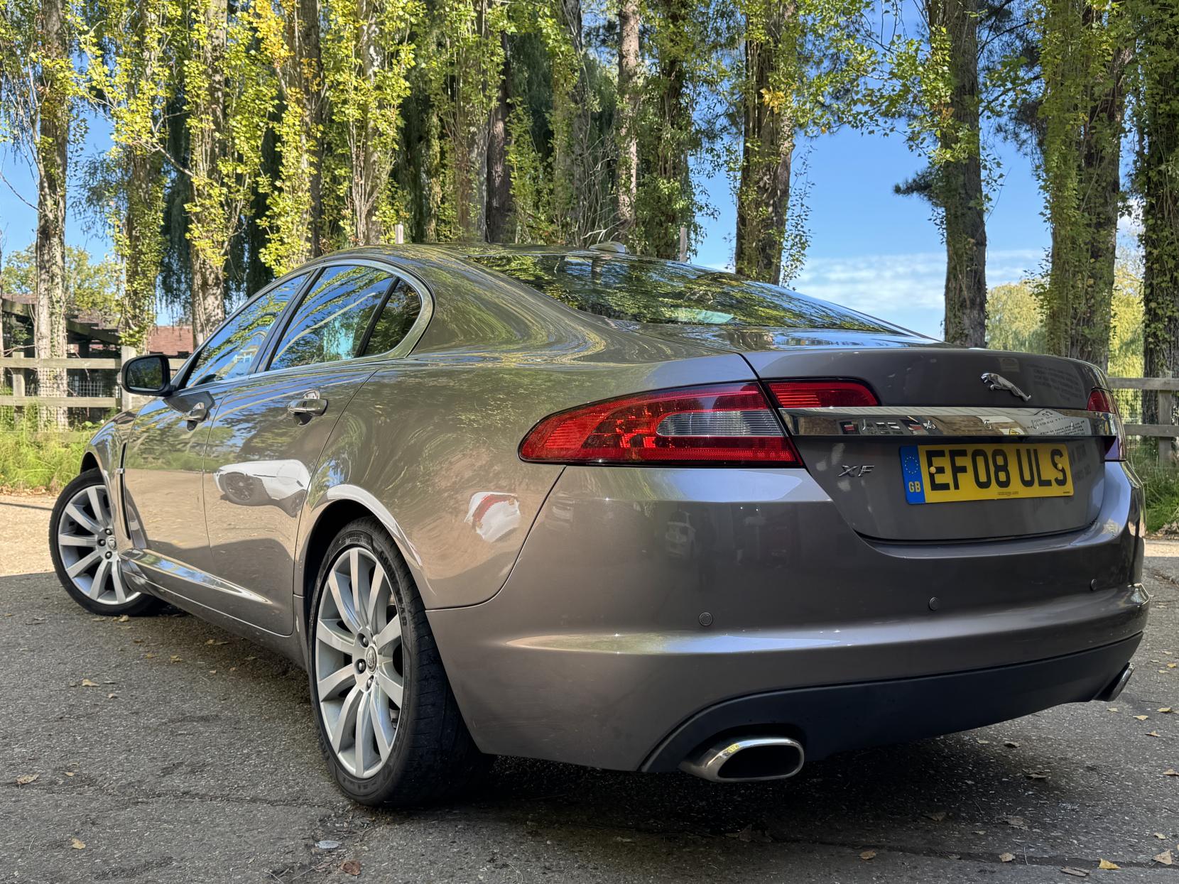 Jaguar XF 2.7d V6 Premium Luxury Saloon 4dr Diesel Auto Euro 4 (207 ps)