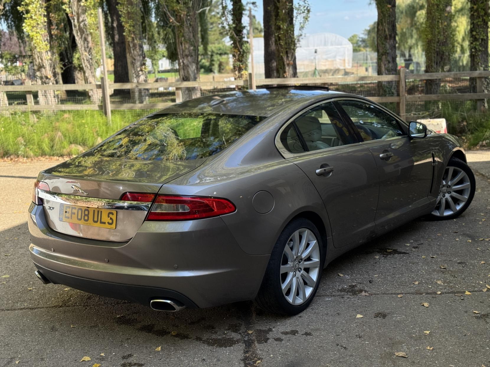Jaguar XF 2.7d V6 Premium Luxury Saloon 4dr Diesel Auto Euro 4 (207 ps)