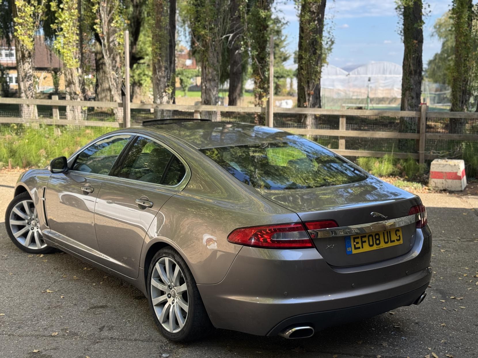 Jaguar XF 2.7d V6 Premium Luxury Saloon 4dr Diesel Auto Euro 4 (207 ps)