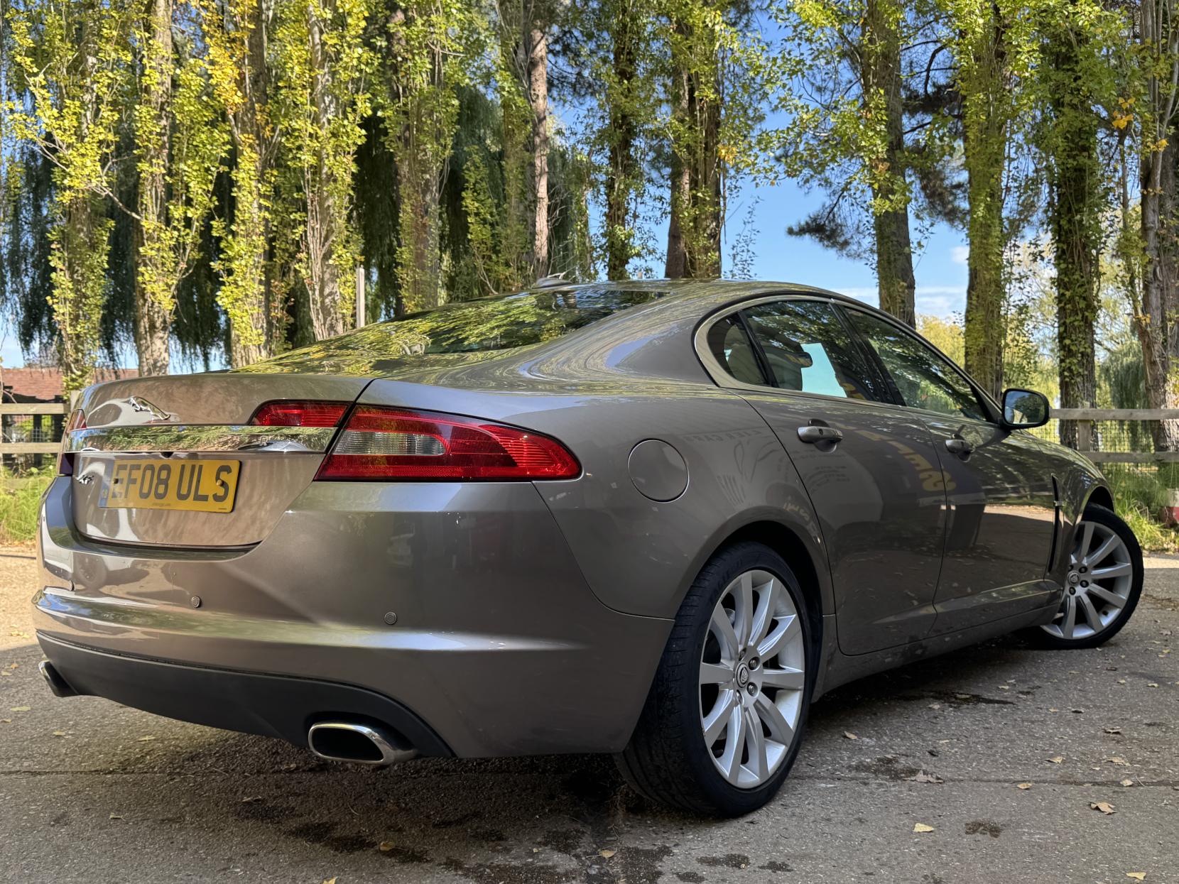Jaguar XF 2.7d V6 Premium Luxury Saloon 4dr Diesel Auto Euro 4 (207 ps)