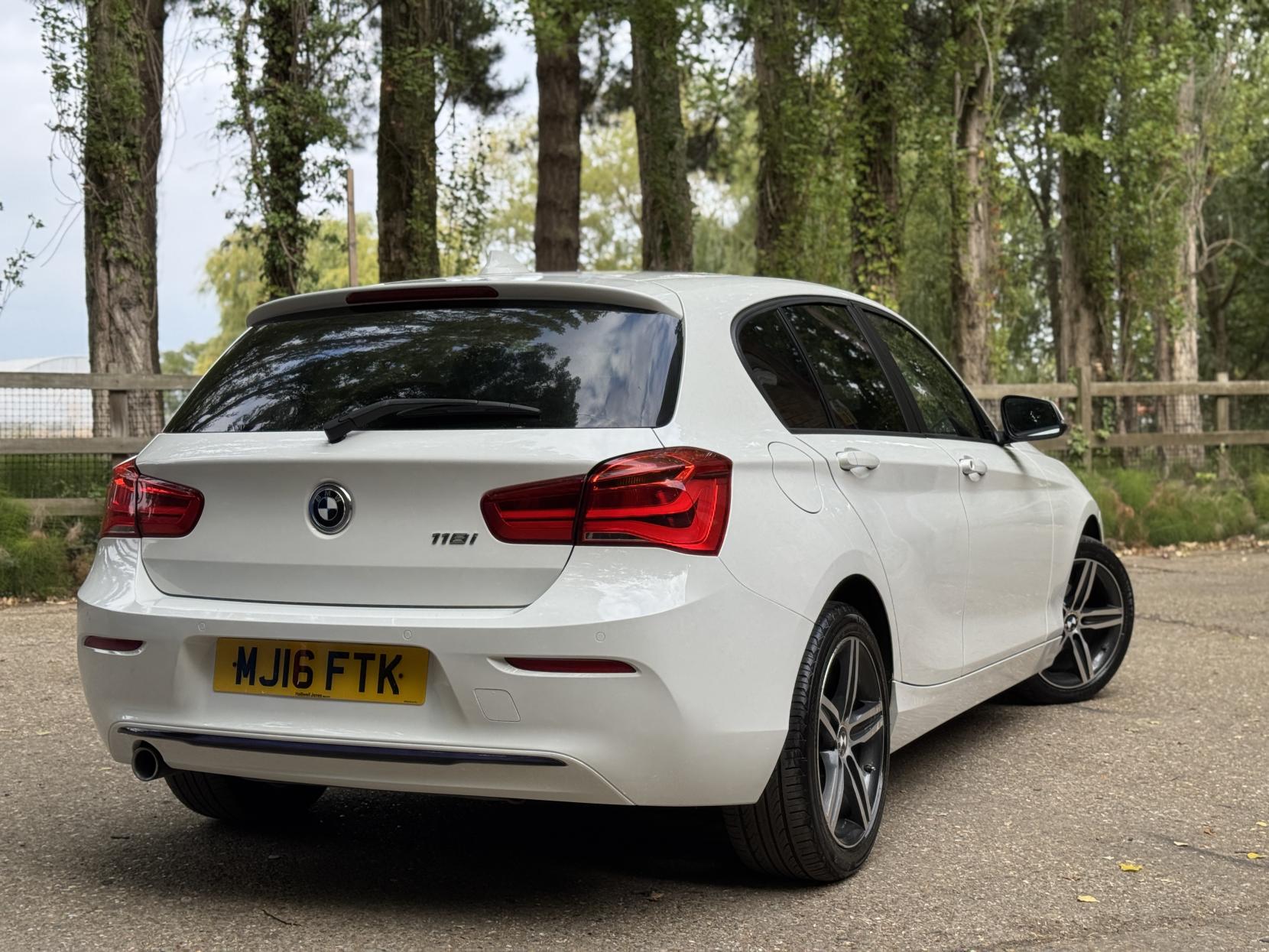 BMW 1 Series 1.5 118i Sport Hatchback 5dr Petrol Manual Euro 6 (s/s) (136 ps)