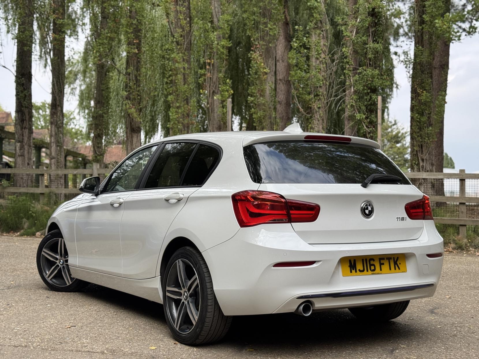 BMW 1 Series 1.5 118i Sport Hatchback 5dr Petrol Manual Euro 6 (s/s) (136 ps)