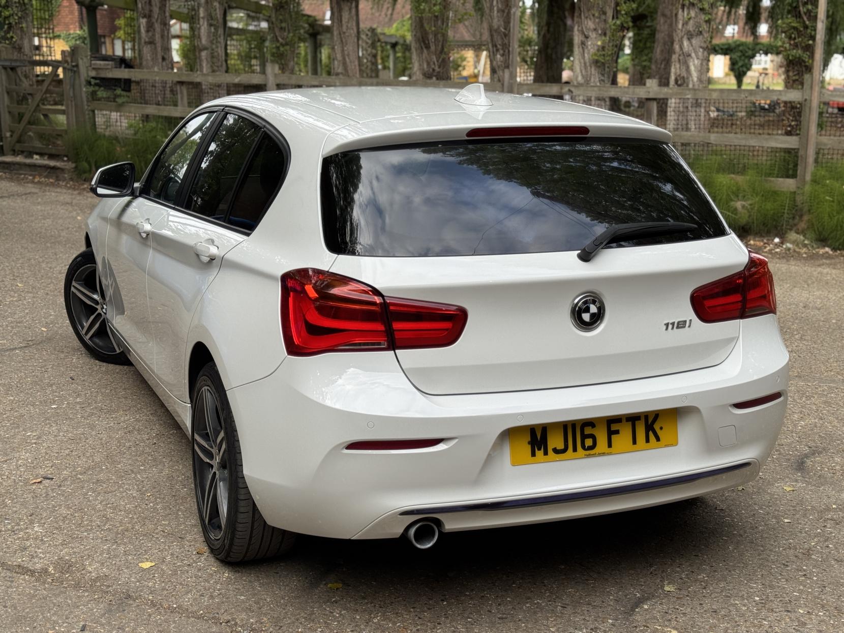 BMW 1 Series 1.5 118i Sport Hatchback 5dr Petrol Manual Euro 6 (s/s) (136 ps)