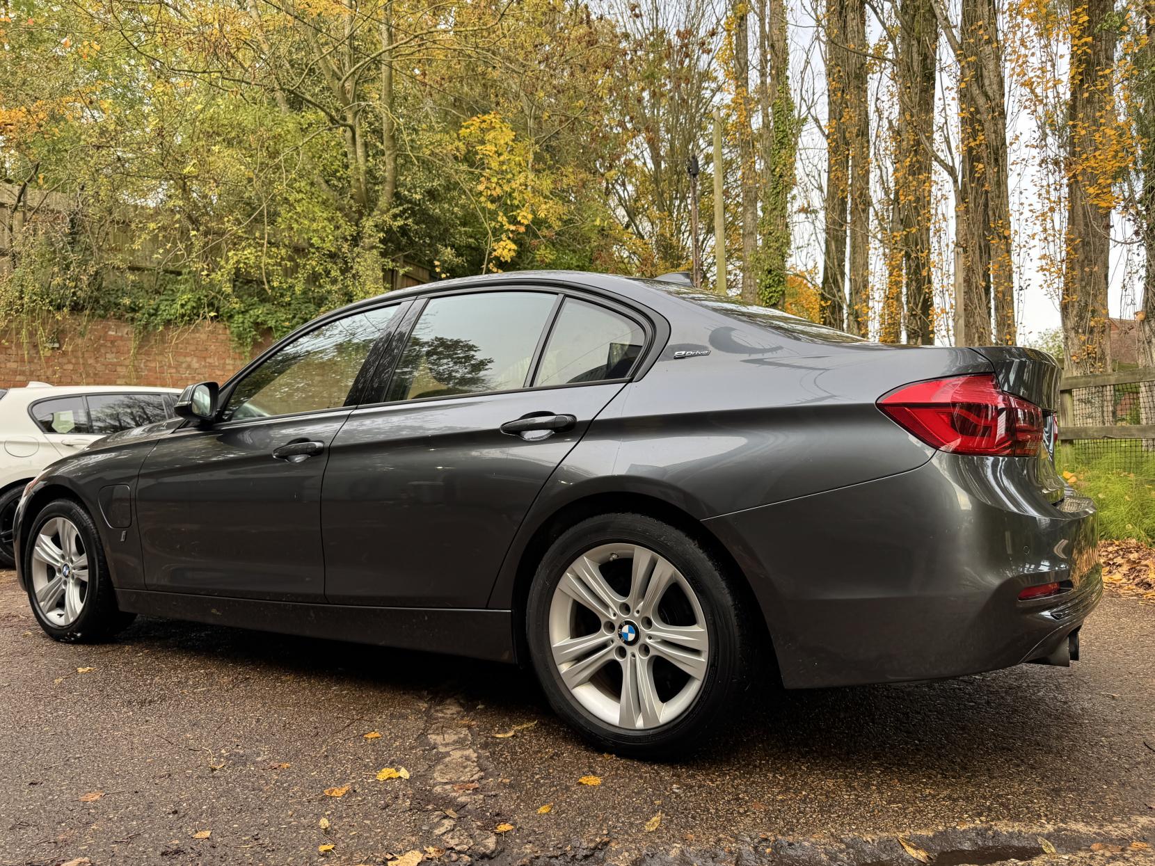 BMW 3 Series 2.0 330e 7.6kWh Sport Saloon 4dr Petrol Plug-in Hybrid Auto Euro 6 (s/s) (252 ps)