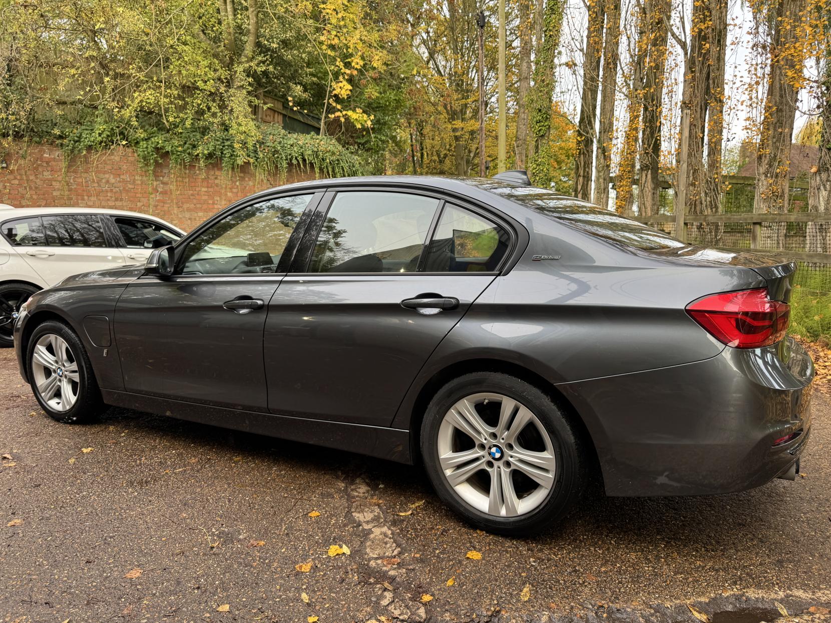 BMW 3 Series 2.0 330e 7.6kWh Sport Saloon 4dr Petrol Plug-in Hybrid Auto Euro 6 (s/s) (252 ps)