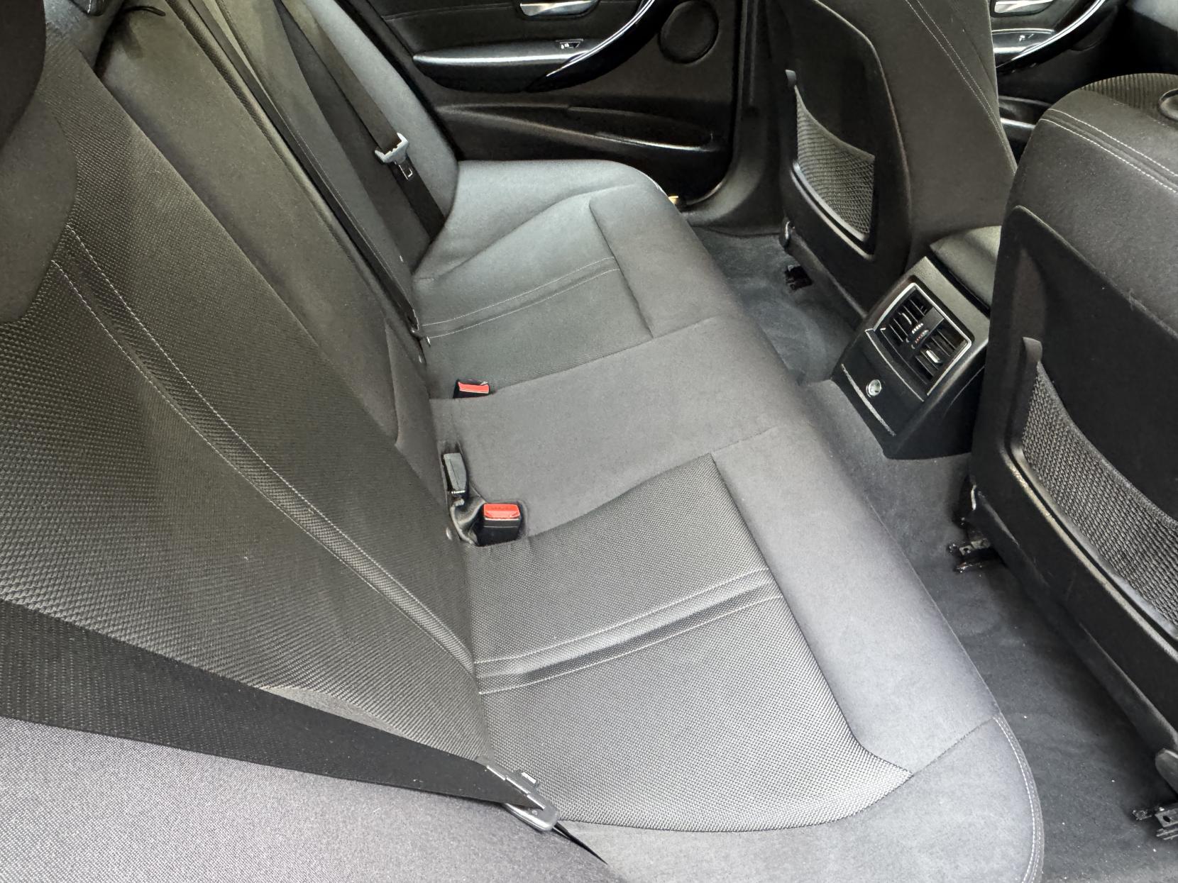 BMW 3 Series 2.0 330e 7.6kWh Sport Saloon 4dr Petrol Plug-in Hybrid Auto Euro 6 (s/s) (252 ps)