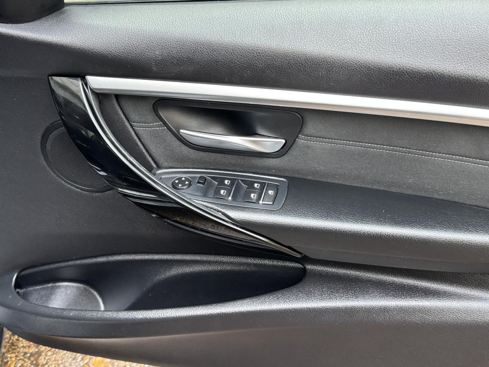 BMW 3 Series 2.0 330e 7.6kWh Sport Saloon 4dr Petrol Plug-in Hybrid Auto Euro 6 (s/s) (252 ps)