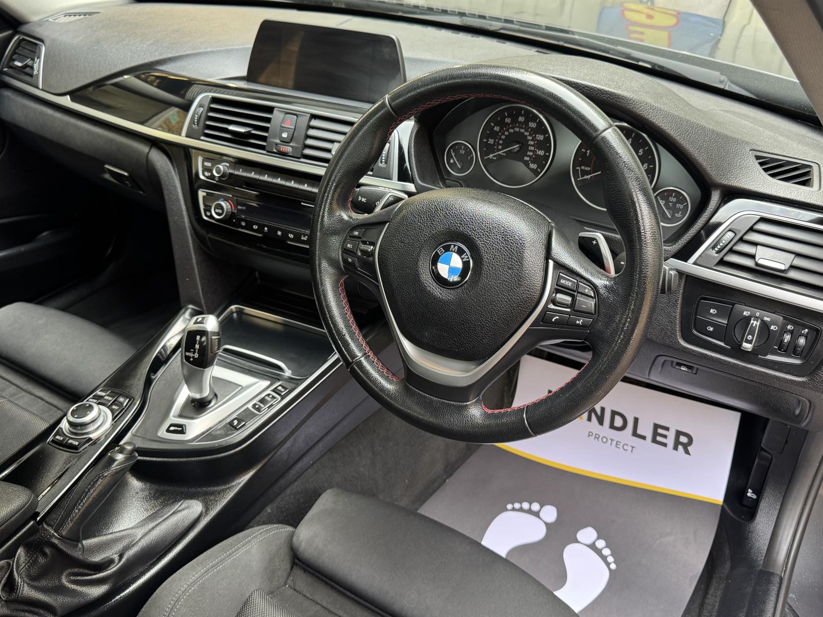 BMW 3 Series 2.0 330e 7.6kWh Sport Saloon 4dr Petrol Plug-in Hybrid Auto Euro 6 (s/s) (252 ps)