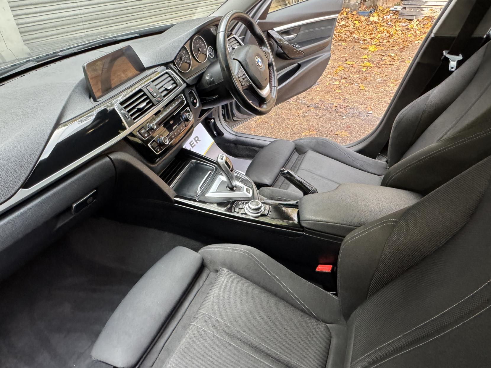 BMW 3 Series 2.0 330e 7.6kWh Sport Saloon 4dr Petrol Plug-in Hybrid Auto Euro 6 (s/s) (252 ps)