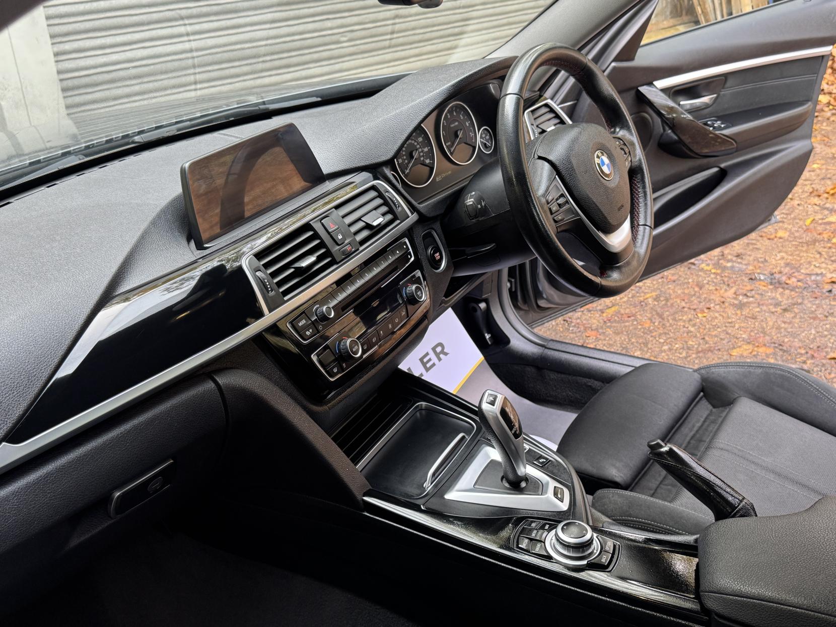 BMW 3 Series 2.0 330e 7.6kWh Sport Saloon 4dr Petrol Plug-in Hybrid Auto Euro 6 (s/s) (252 ps)