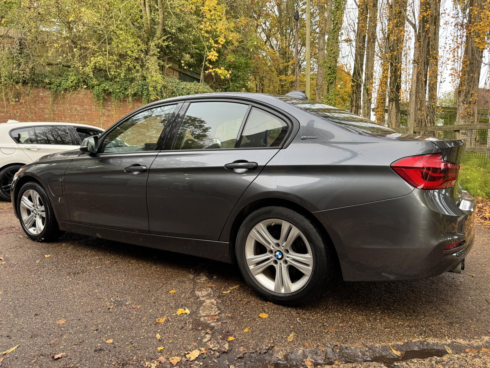 BMW 3 Series 2.0 330e 7.6kWh Sport Saloon 4dr Petrol Plug-in Hybrid Auto Euro 6 (s/s) (252 ps)