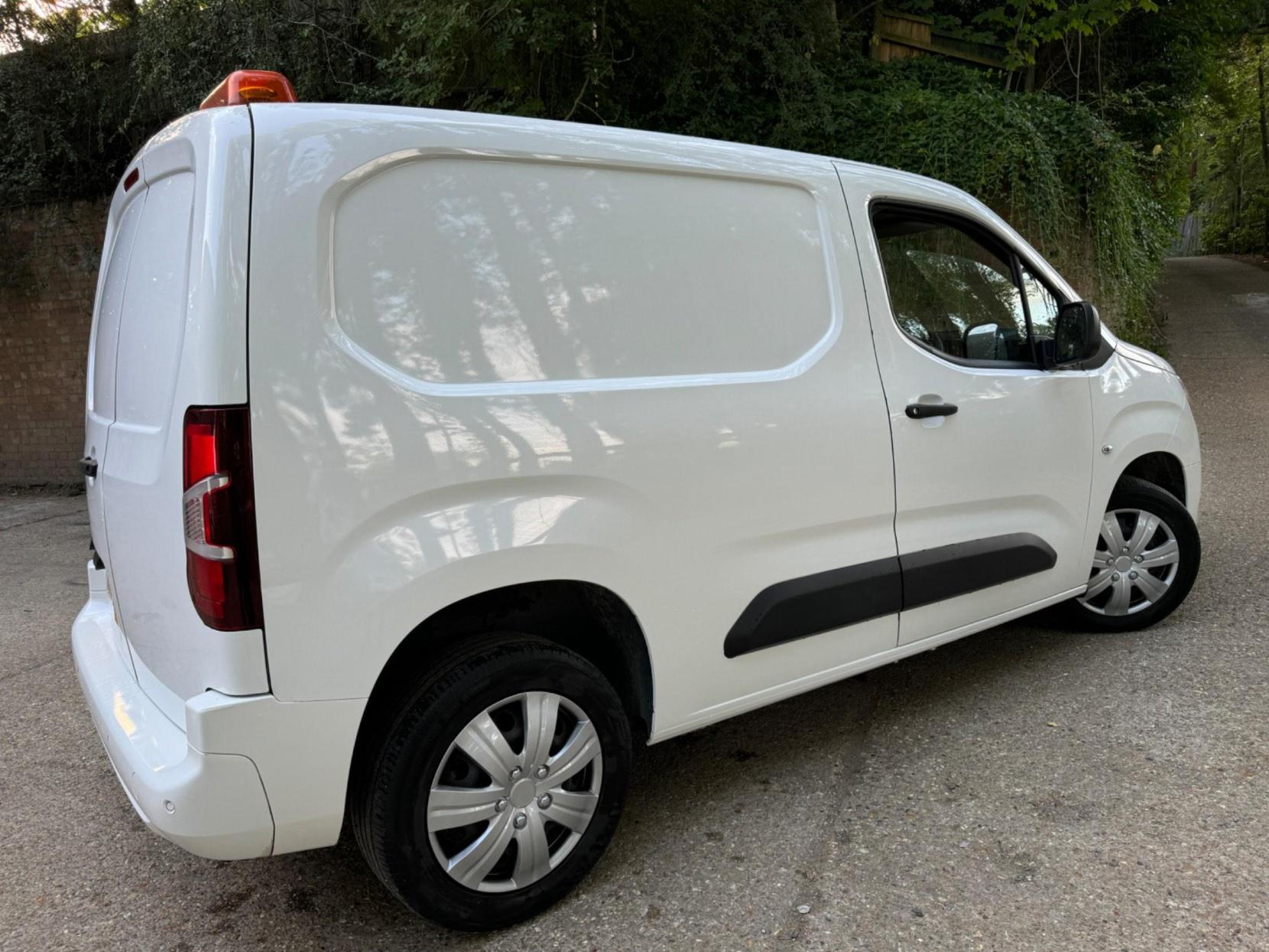 Vauxhall Combo 1.6 Turbo D 2300 Sportive L1 H1 Euro 6 (s/s) 4dr