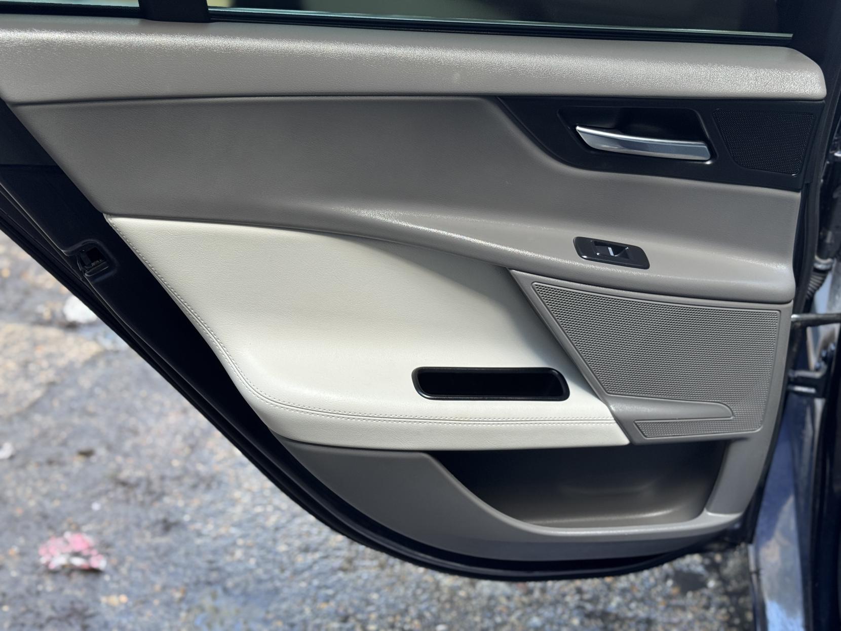 Jaguar XE 2.0d Portfolio Saloon 4dr Diesel Auto Euro 6 (s/s) (180 ps)