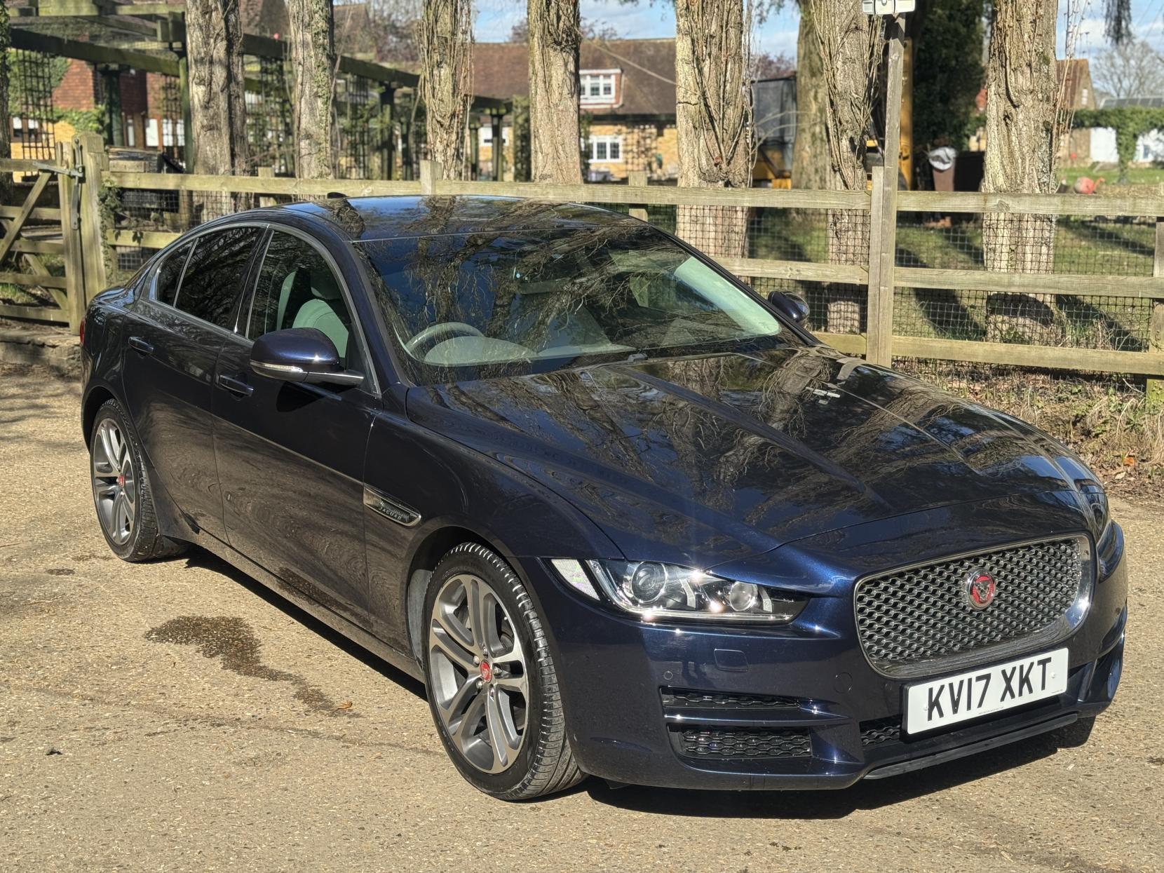 Jaguar XE 2.0d Portfolio Saloon 4dr Diesel Auto Euro 6 (s/s) (180 ps)