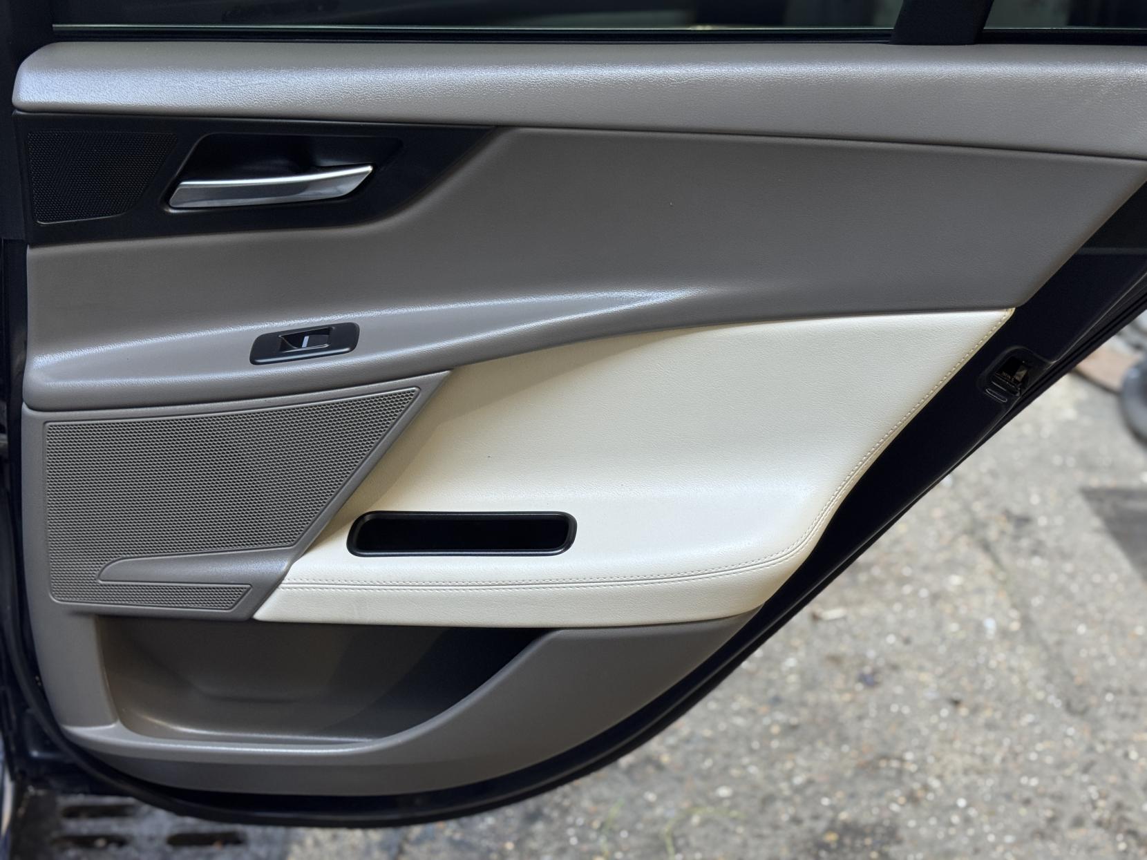 Jaguar XE 2.0d Portfolio Saloon 4dr Diesel Auto Euro 6 (s/s) (180 ps)