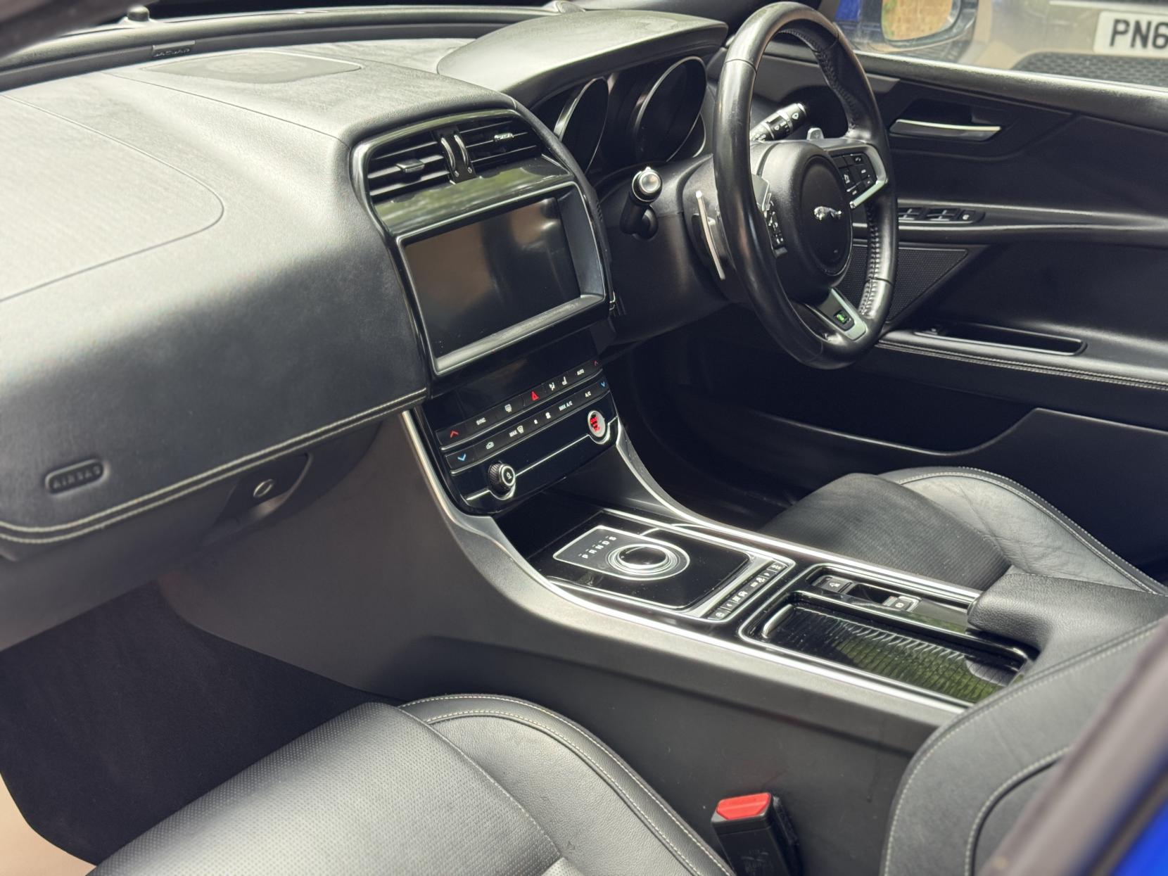 Jaguar XE 2.0i GPF R-Sport Saloon 4dr Petrol Auto Euro 6 (s/s) (250 ps)