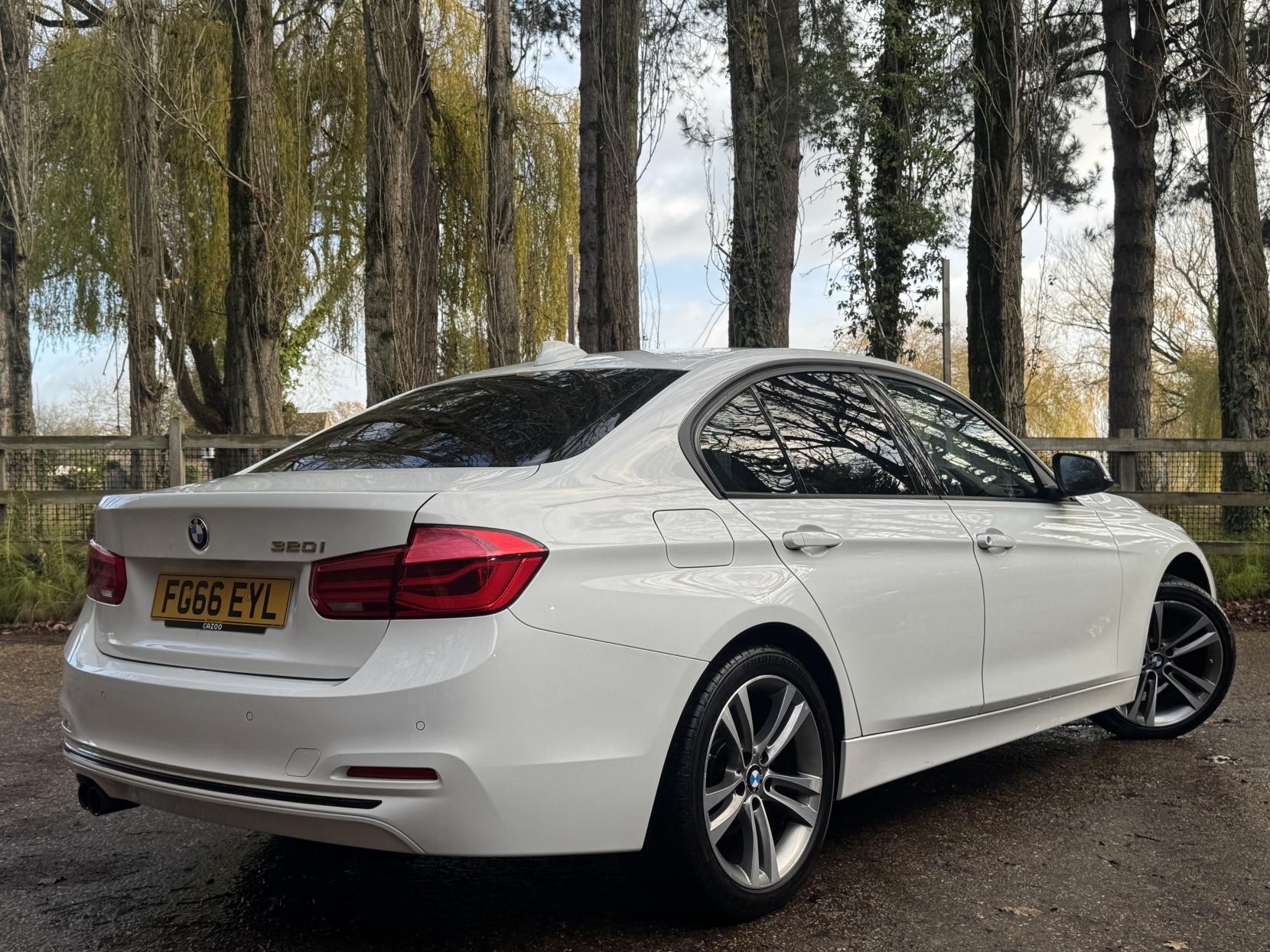 BMW 3 Series 2.0 320i Sport Saloon 4dr Petrol Manual Euro 6 (s/s) (184 ps)