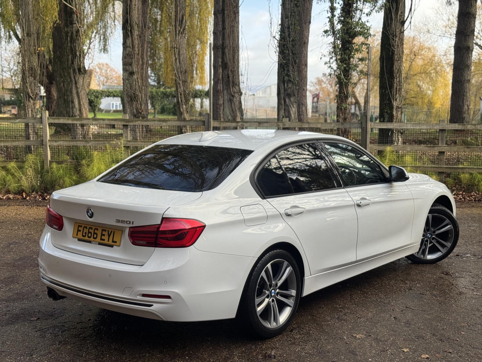 BMW 3 Series 2.0 320i Sport Saloon 4dr Petrol Manual Euro 6 (s/s) (184 ps)