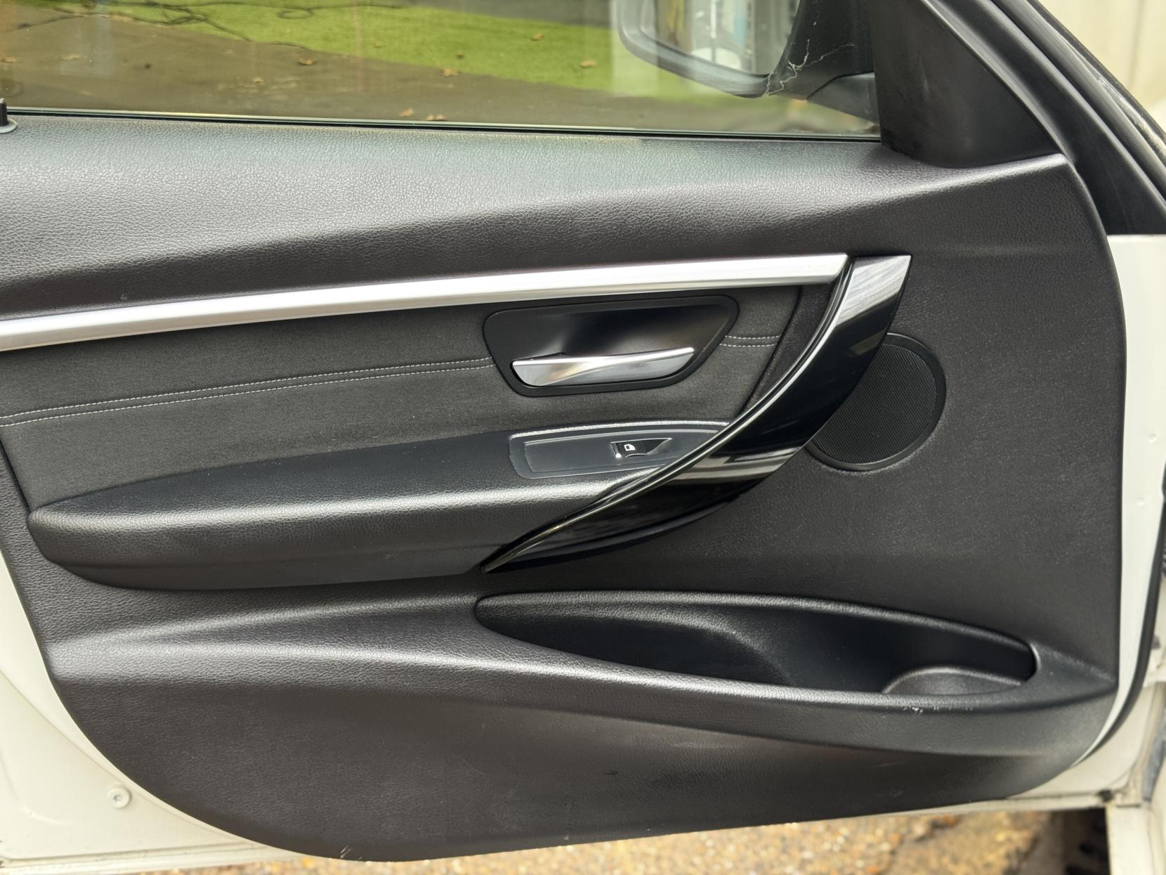 BMW 3 Series 2.0 320i Sport Saloon 4dr Petrol Manual Euro 6 (s/s) (184 ps)