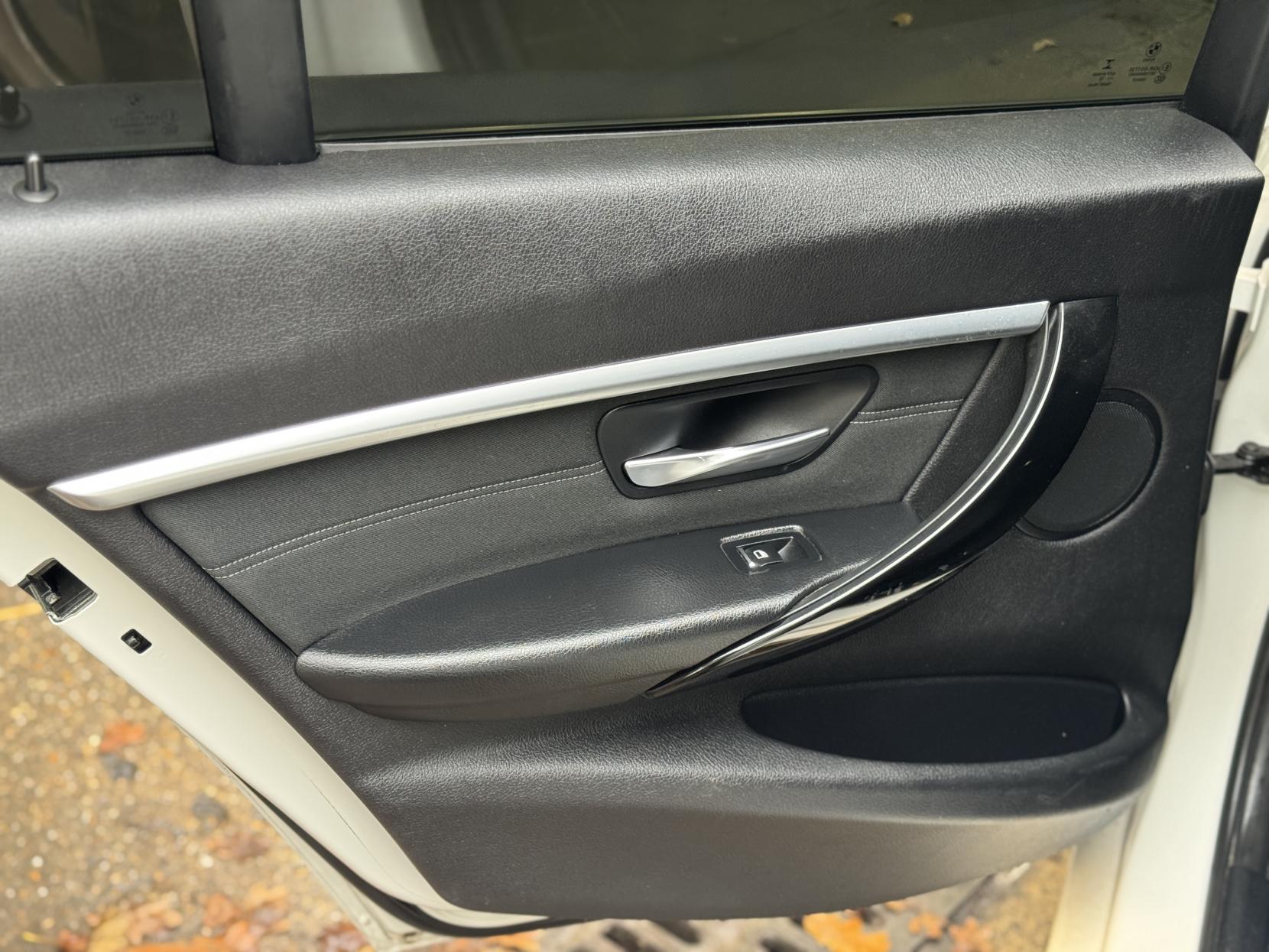 BMW 3 Series 2.0 320i Sport Saloon 4dr Petrol Manual Euro 6 (s/s) (184 ps)