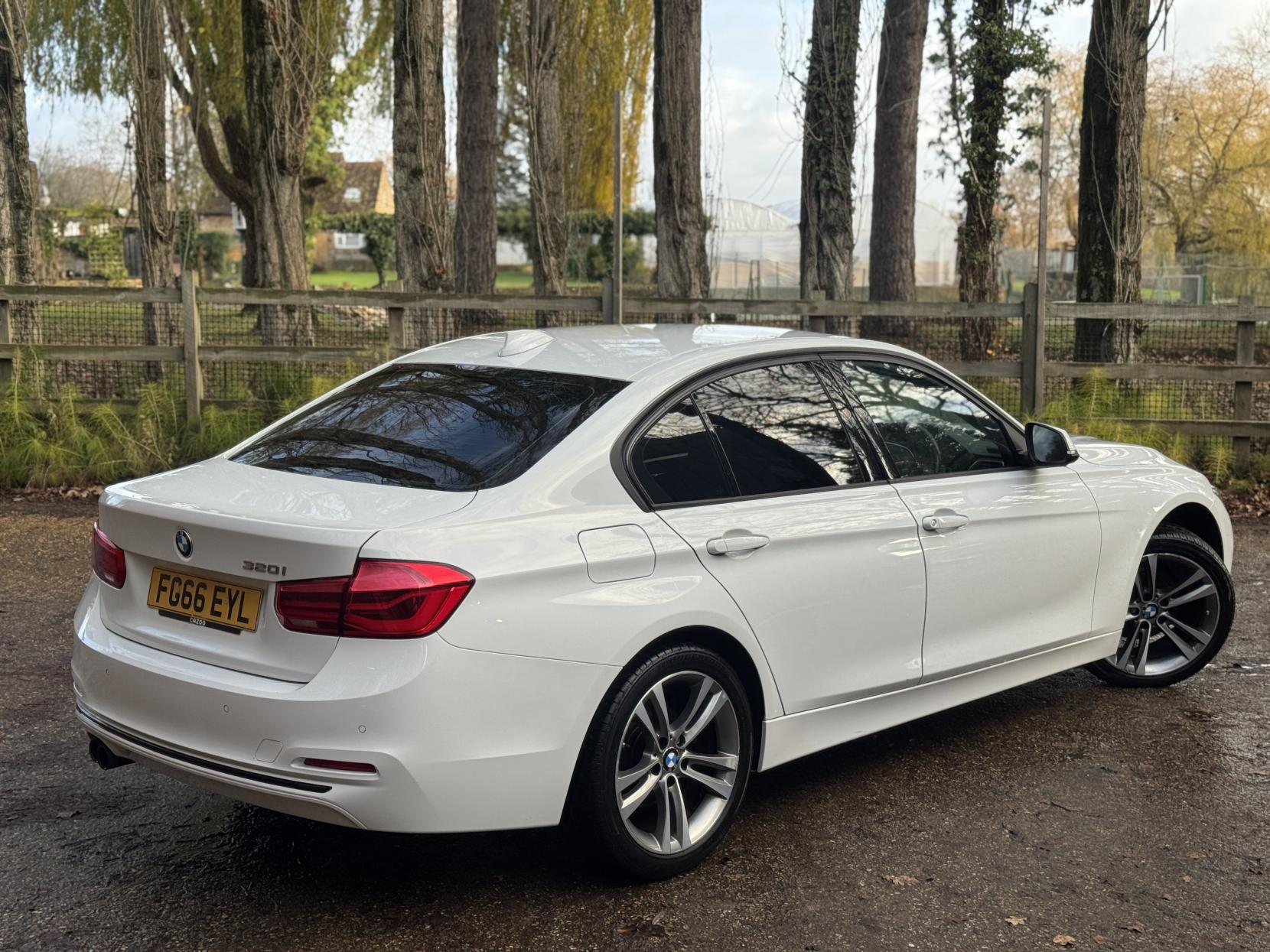 BMW 3 Series 2.0 320i Sport Saloon 4dr Petrol Manual Euro 6 (s/s) (184 ps)