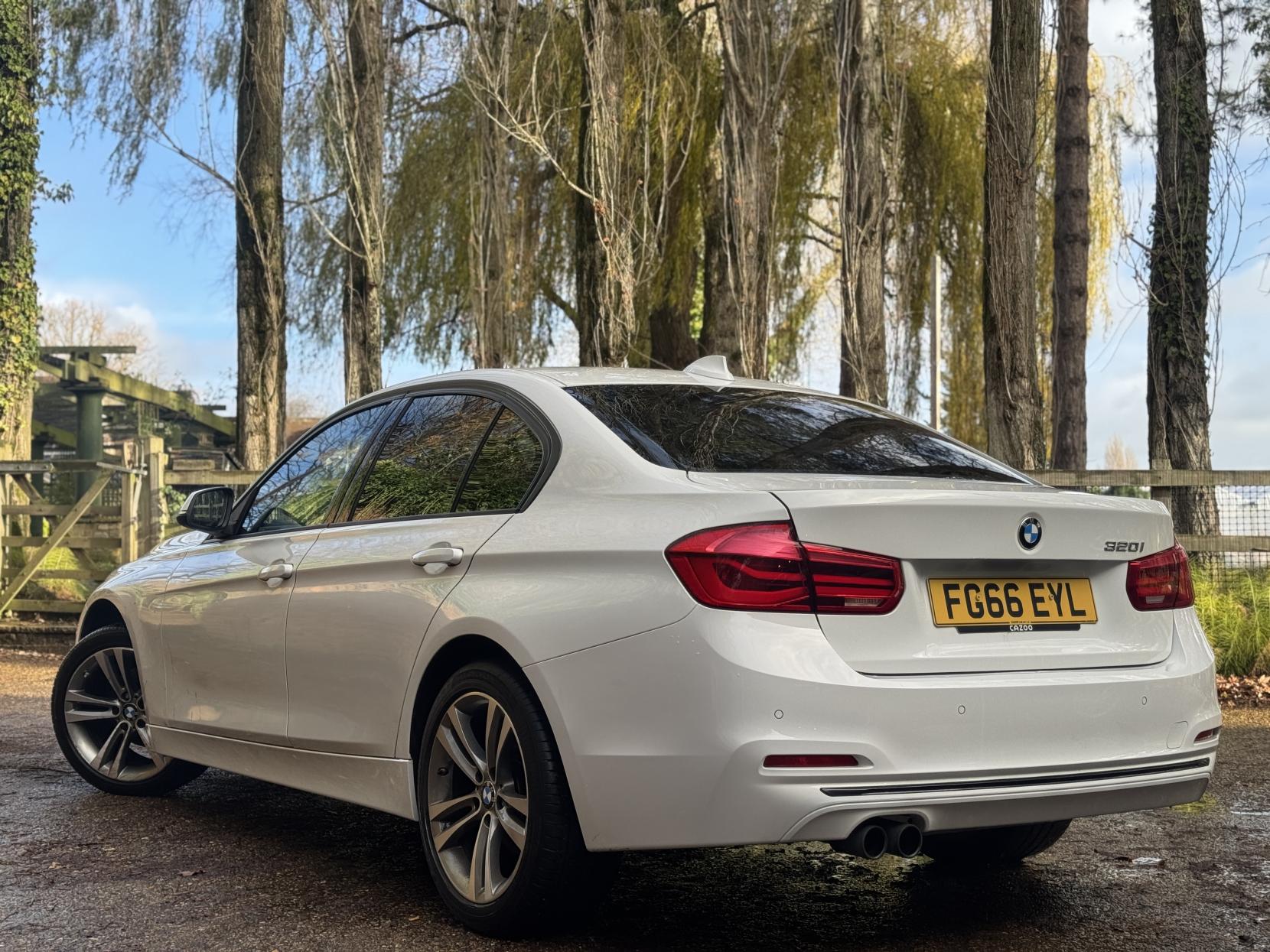 BMW 3 Series 2.0 320i Sport Saloon 4dr Petrol Manual Euro 6 (s/s) (184 ps)