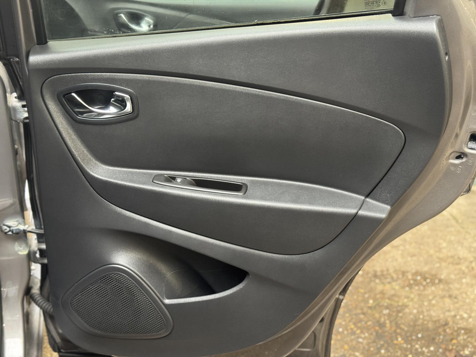 Renault Captur 0.9 TCe ENERGY Dynamique S Nav SUV 5dr Petrol Manual Euro 6 (s/s) (90 ps)