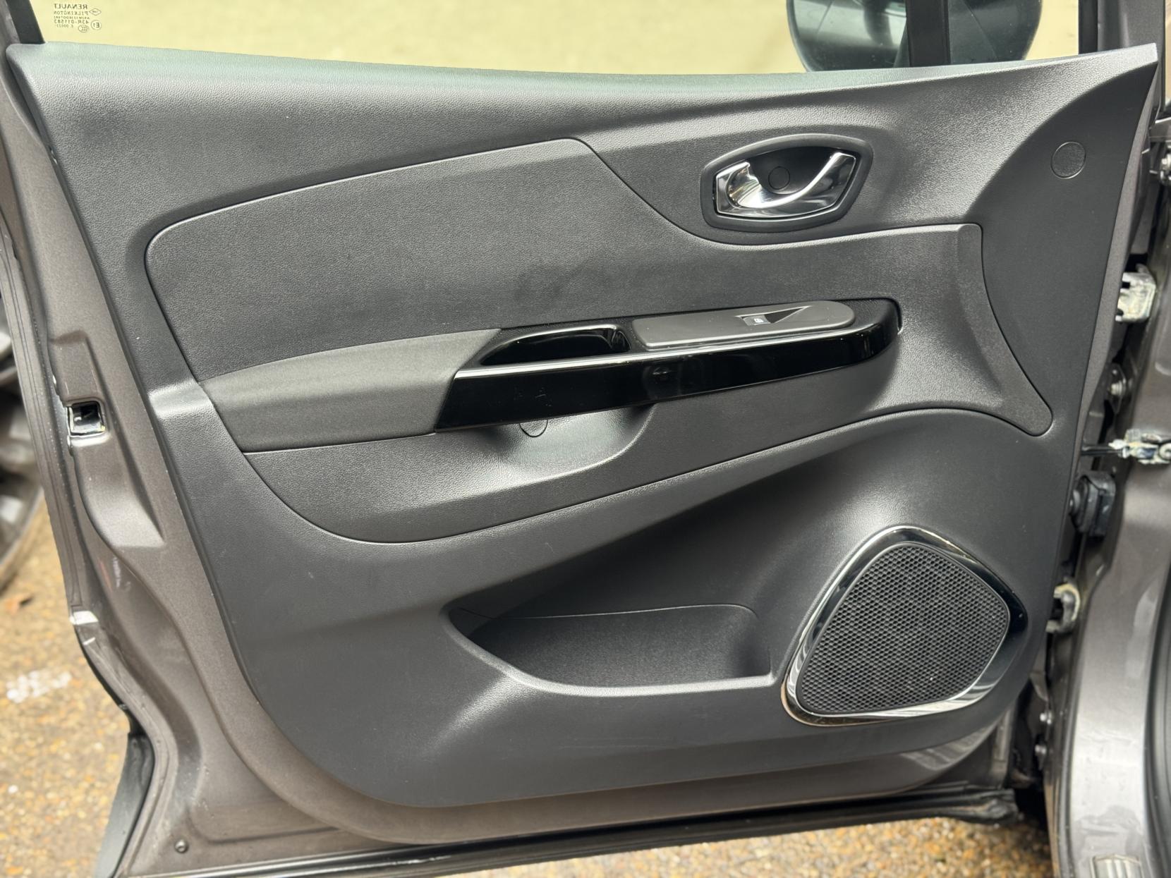 Renault Captur 0.9 TCe ENERGY Dynamique S Nav SUV 5dr Petrol Manual Euro 6 (s/s) (90 ps)