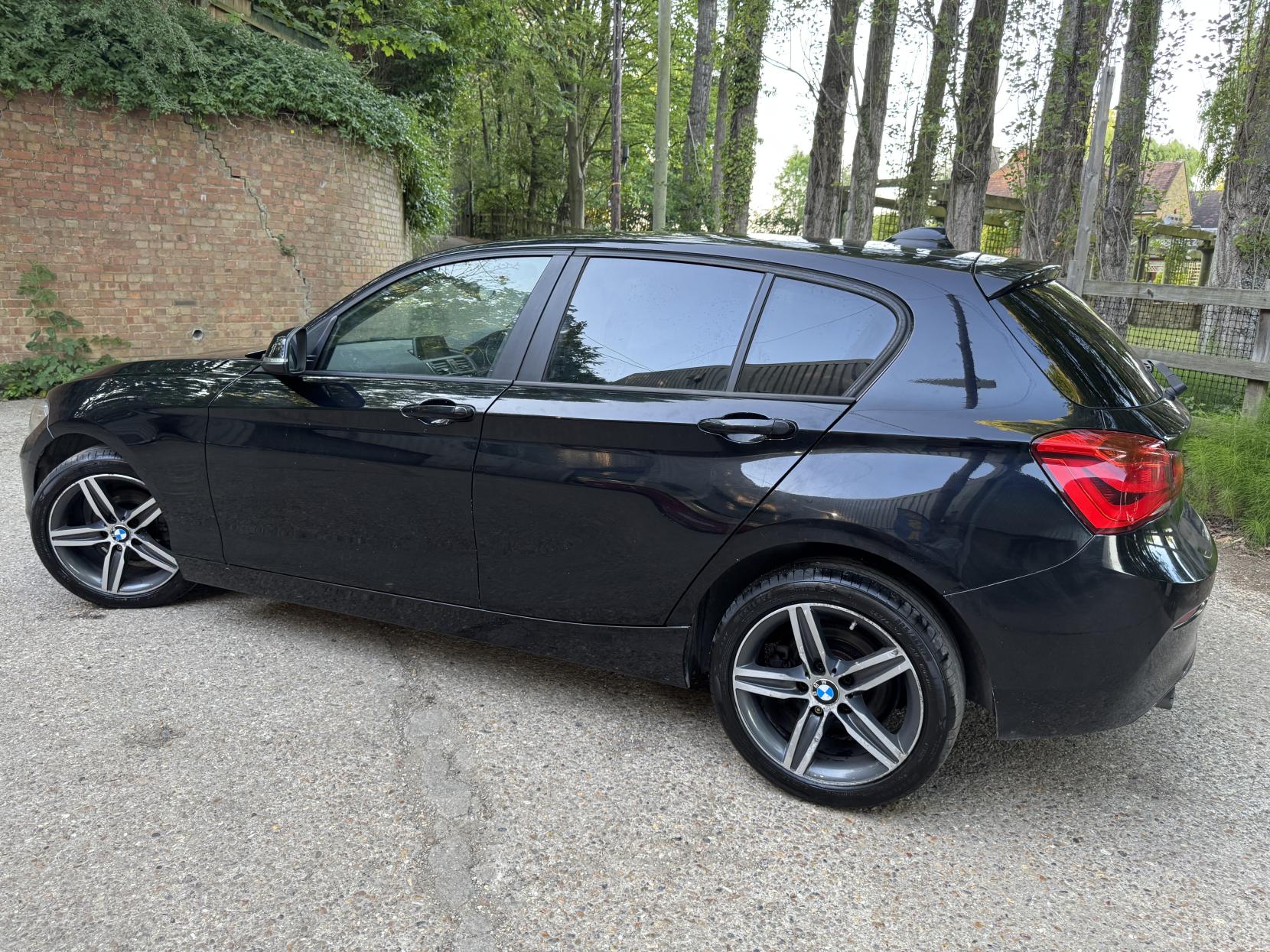 BMW 1 Series 1.5 118i Sport Hatchback 5dr Petrol Manual Euro 6 (s/s) (136 ps)
