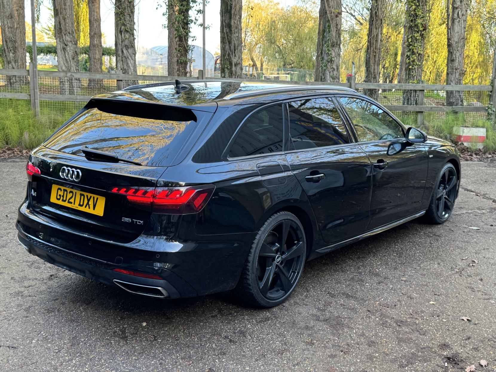 Audi A4 Avant 2.0 TDI 35 S line Estate 5dr Diesel S Tronic Euro 6 (s/s) (163 ps)