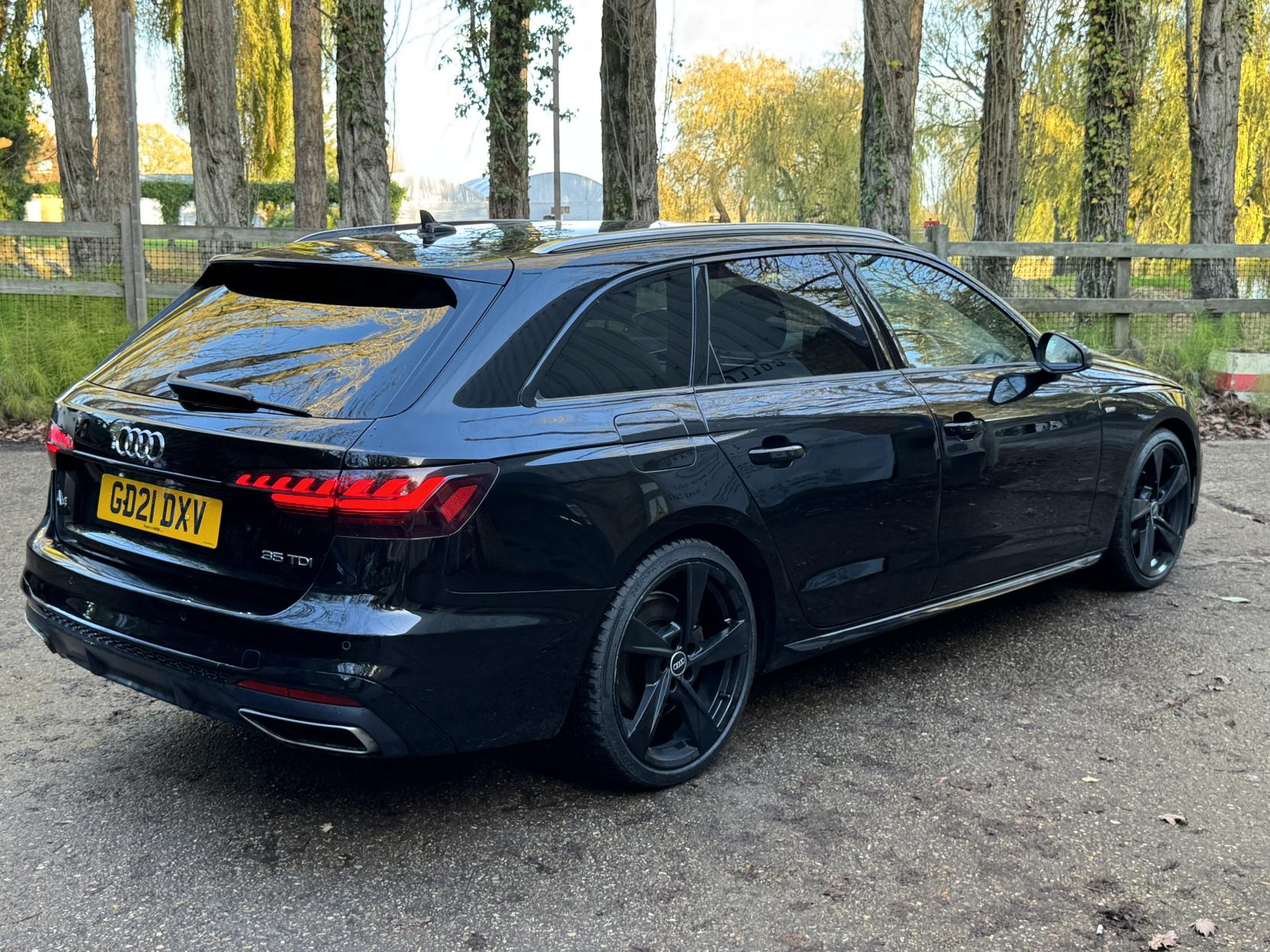 Audi A4 Avant 2.0 TDI 35 S line Estate 5dr Diesel S Tronic Euro 6 (s/s) (163 ps)