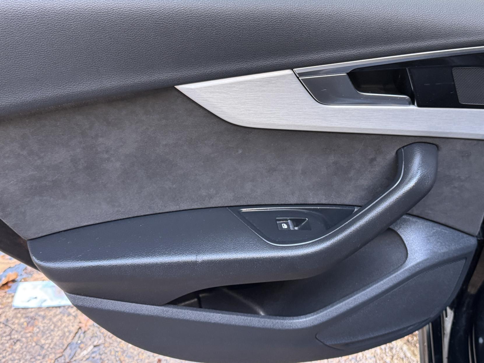 Audi A4 Avant 2.0 TDI 35 S line Estate 5dr Diesel S Tronic Euro 6 (s/s) (163 ps)