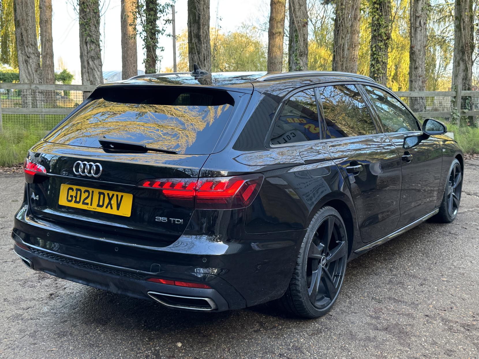 Audi A4 Avant 2.0 TDI 35 S line Estate 5dr Diesel S Tronic Euro 6 (s/s) (163 ps)