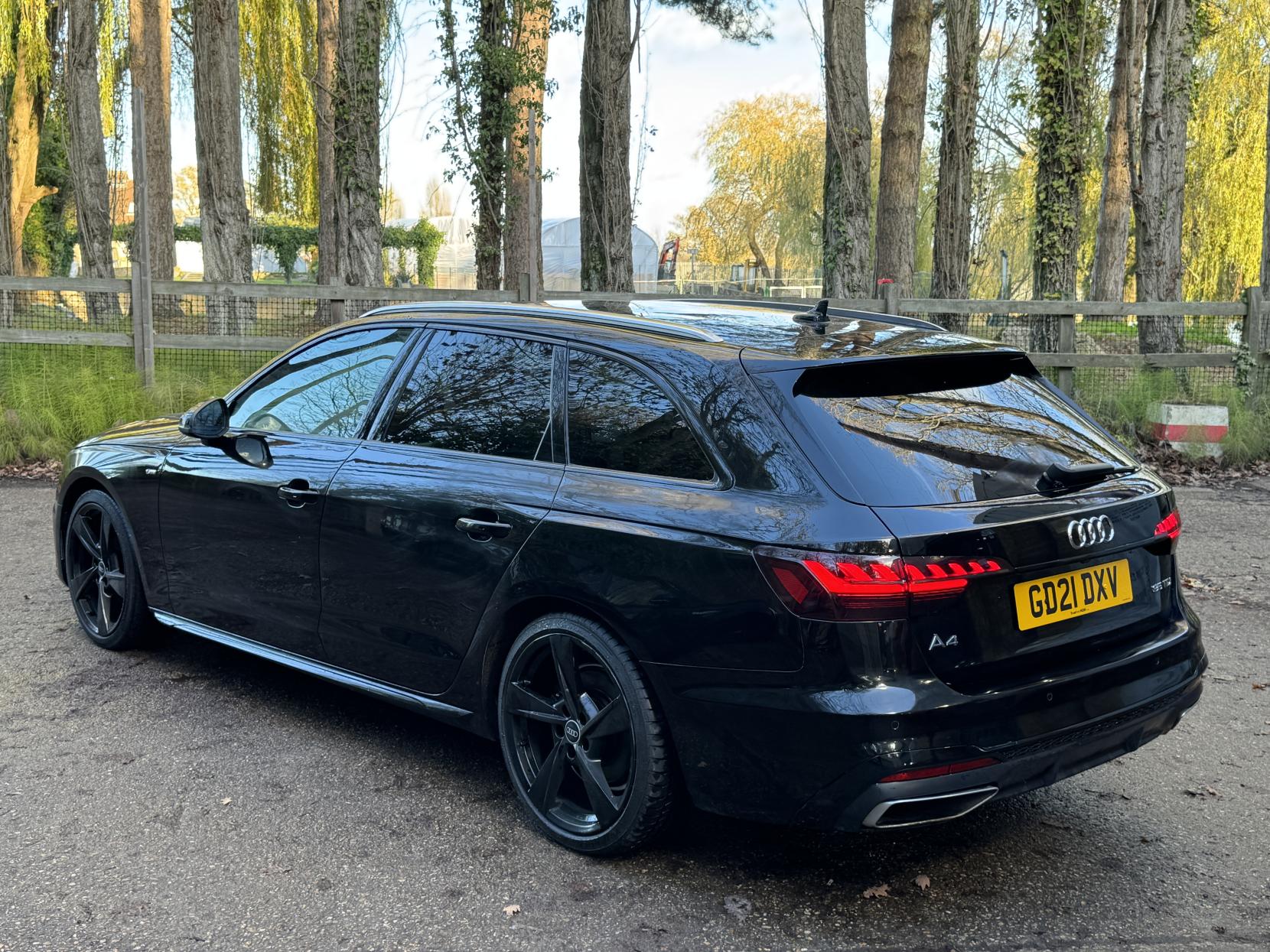 Audi A4 Avant 2.0 TDI 35 S line Estate 5dr Diesel S Tronic Euro 6 (s/s) (163 ps)