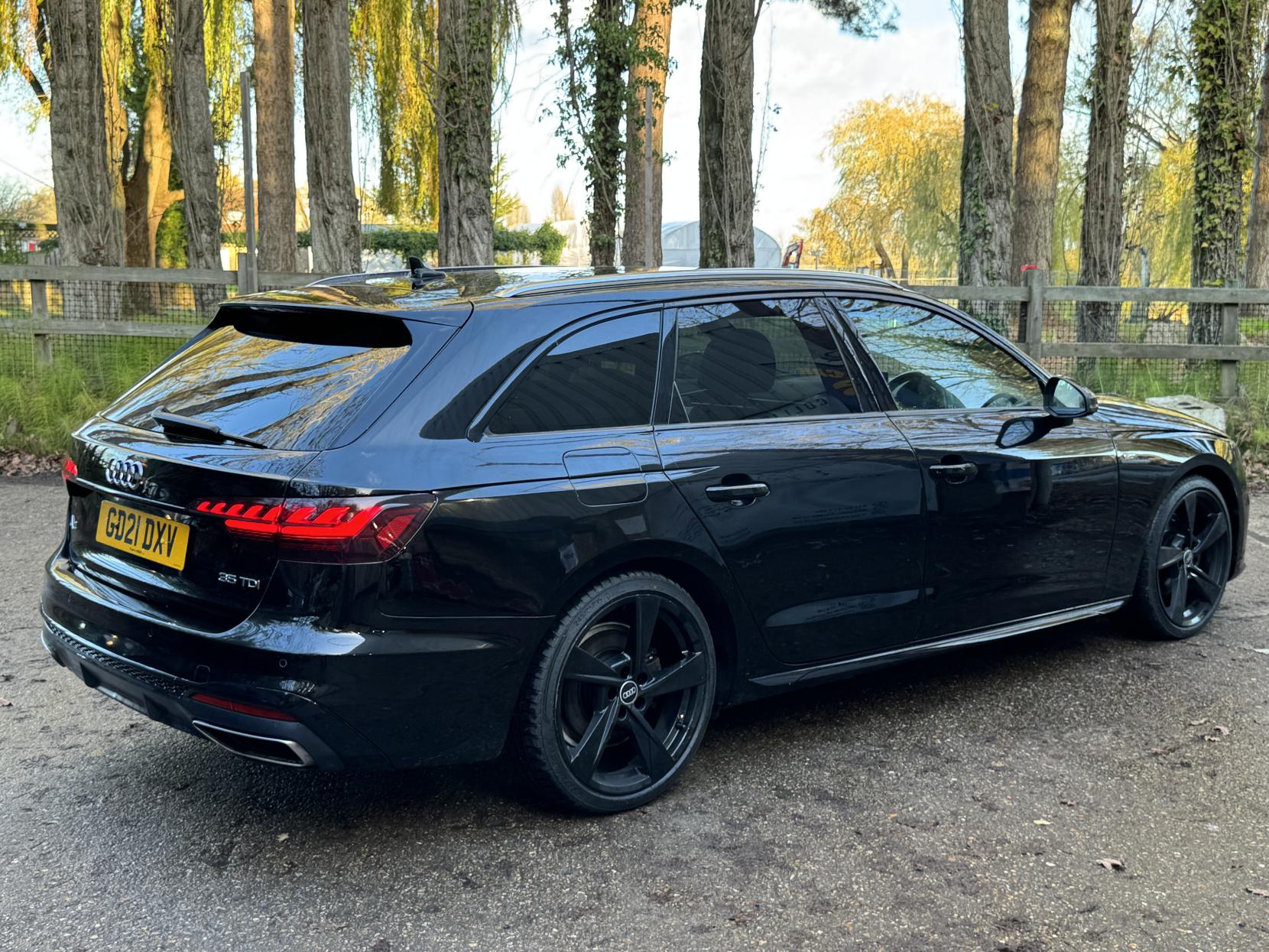 Audi A4 Avant 2.0 TDI 35 S line Estate 5dr Diesel S Tronic Euro 6 (s/s) (163 ps)