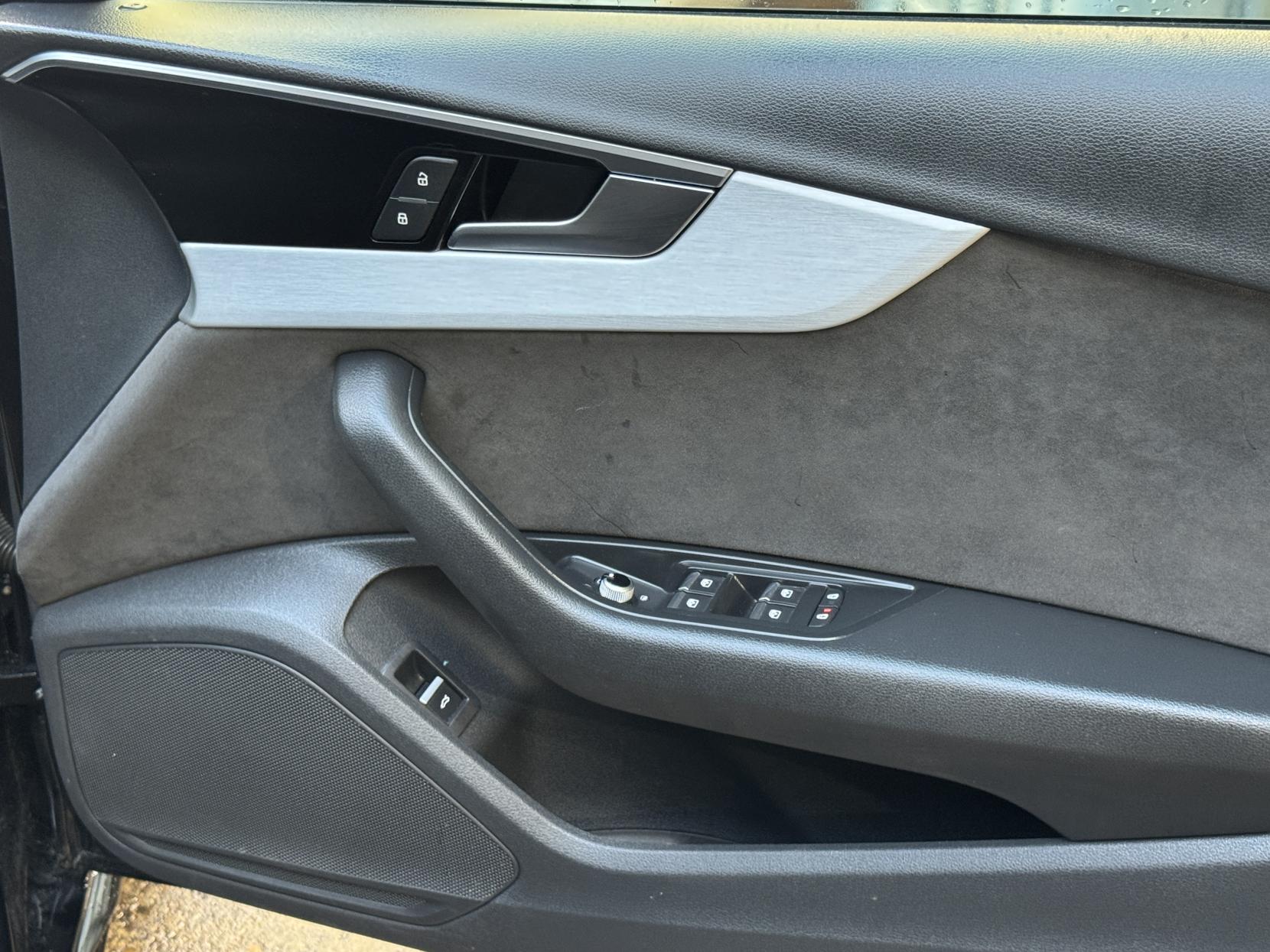 Audi A4 Avant 2.0 TDI 35 S line Estate 5dr Diesel S Tronic Euro 6 (s/s) (163 ps)