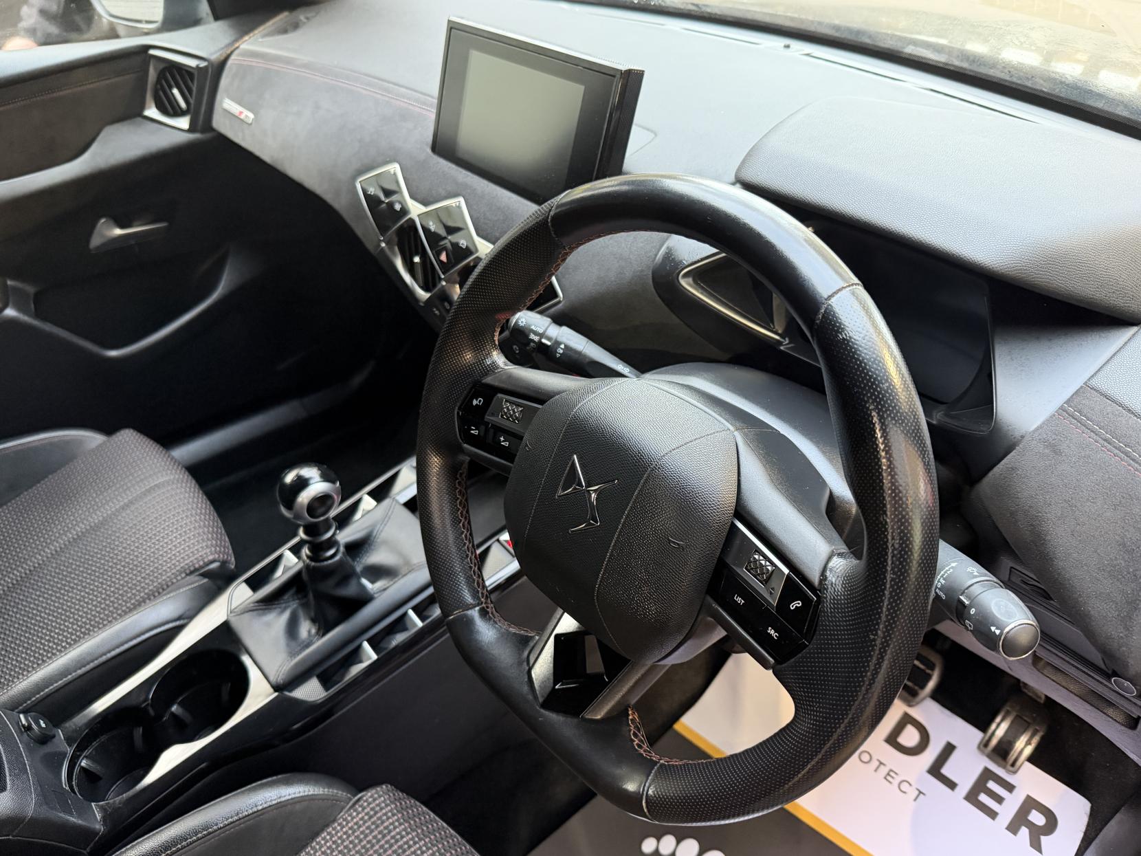 DS AUTOMOBILES DS 3 CROSSBACK 1.5 BlueHDi Performance Line Crossback 5dr Diesel Manual Euro 6 (s/s) (110 ps)