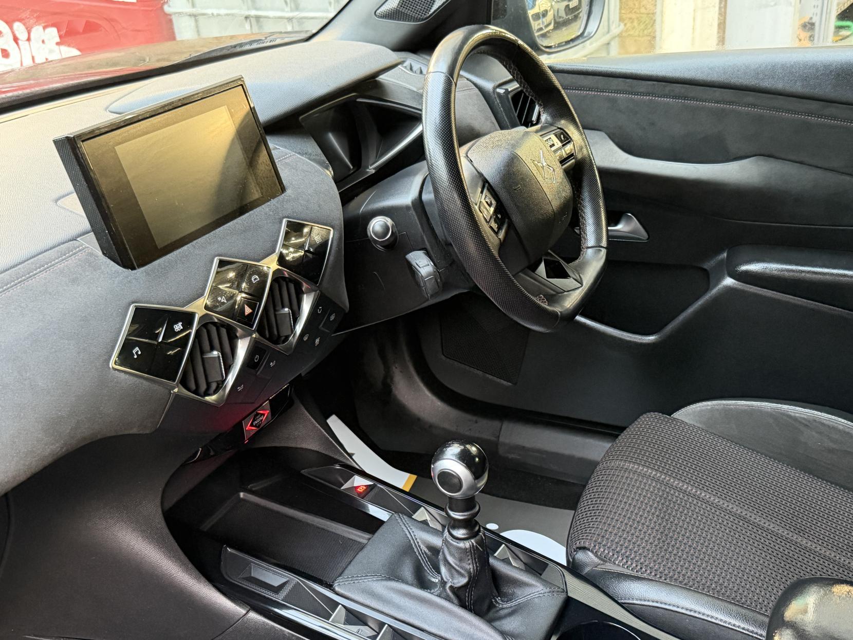 DS AUTOMOBILES DS 3 CROSSBACK 1.5 BlueHDi Performance Line Crossback 5dr Diesel Manual Euro 6 (s/s) (110 ps)