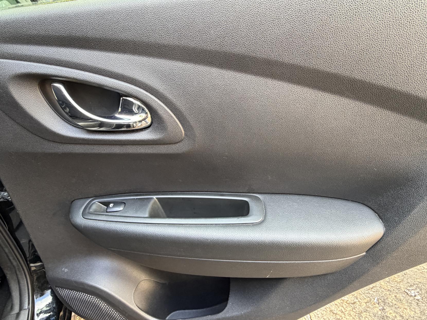 Renault Kadjar 1.2 TCe Dynamique S Nav SUV 5dr Petrol Manual Euro 6 (s/s) (130 ps)