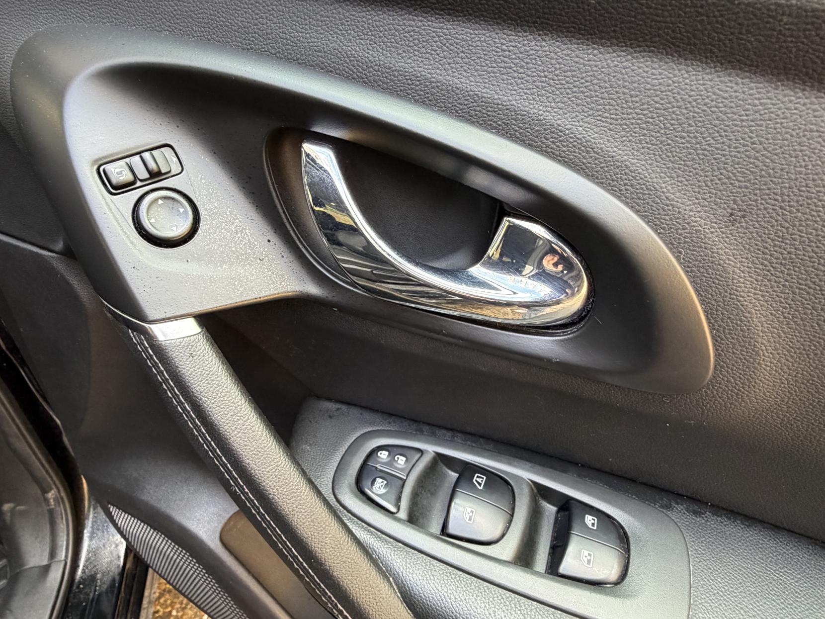 Renault Kadjar 1.2 TCe Dynamique S Nav SUV 5dr Petrol Manual Euro 6 (s/s) (130 ps)